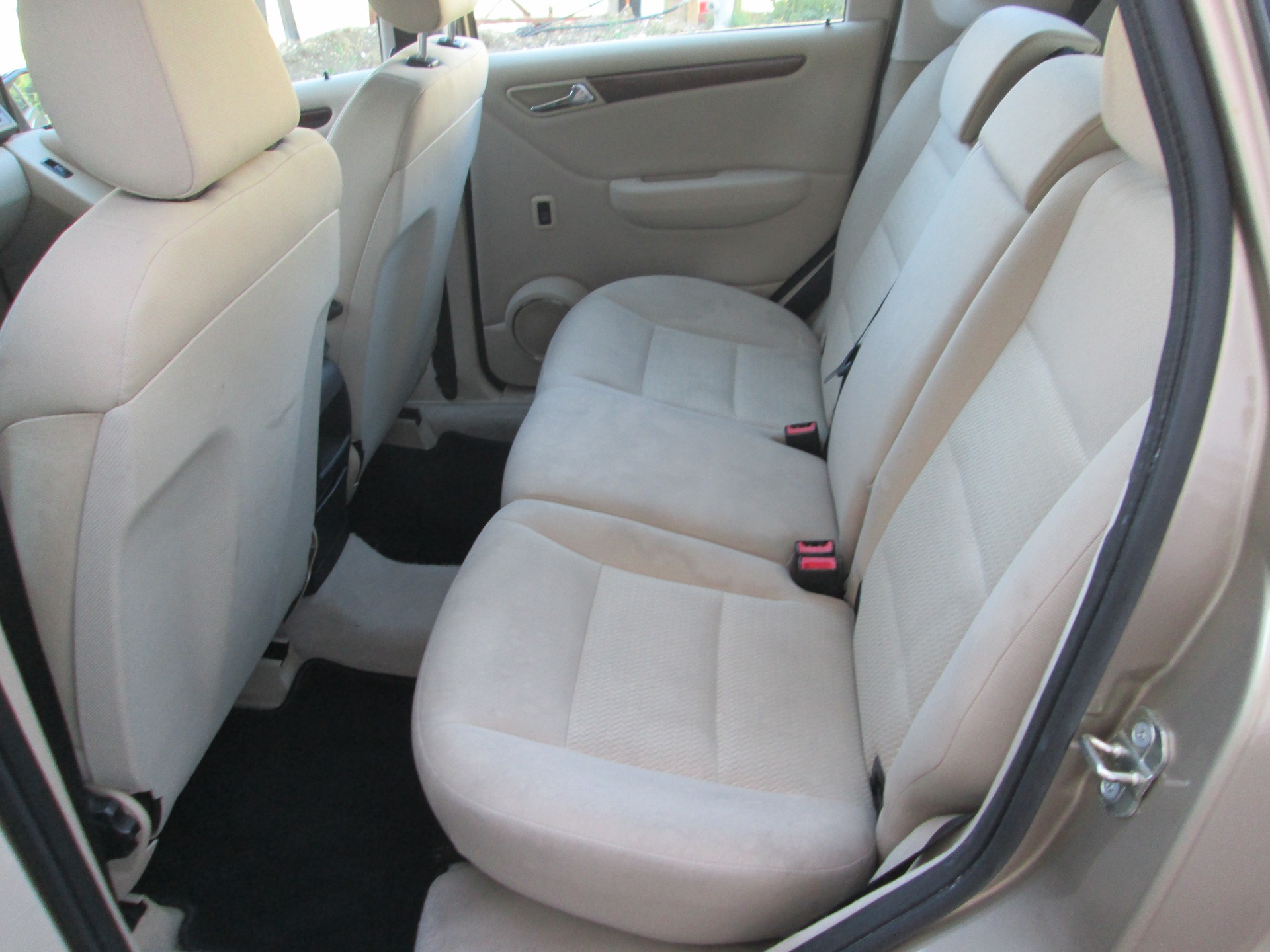 MERCEDES-BENZ A 200 Avantgarde-image-8