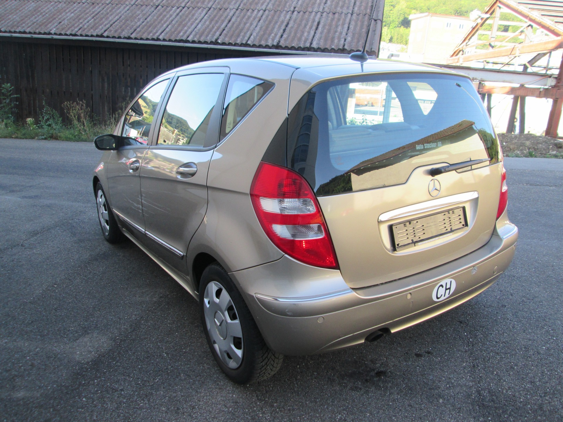 MERCEDES-BENZ A 200 Avantgarde-image-4