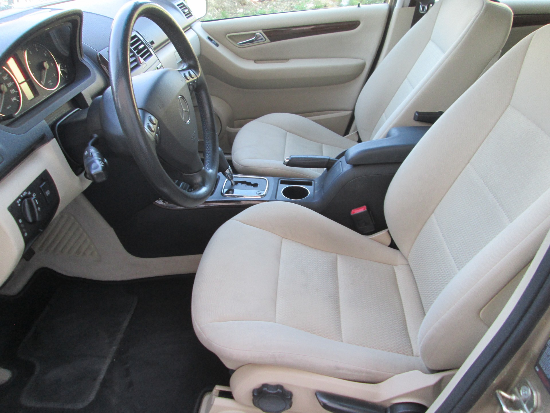 MERCEDES-BENZ A 200 Avantgarde-image-7