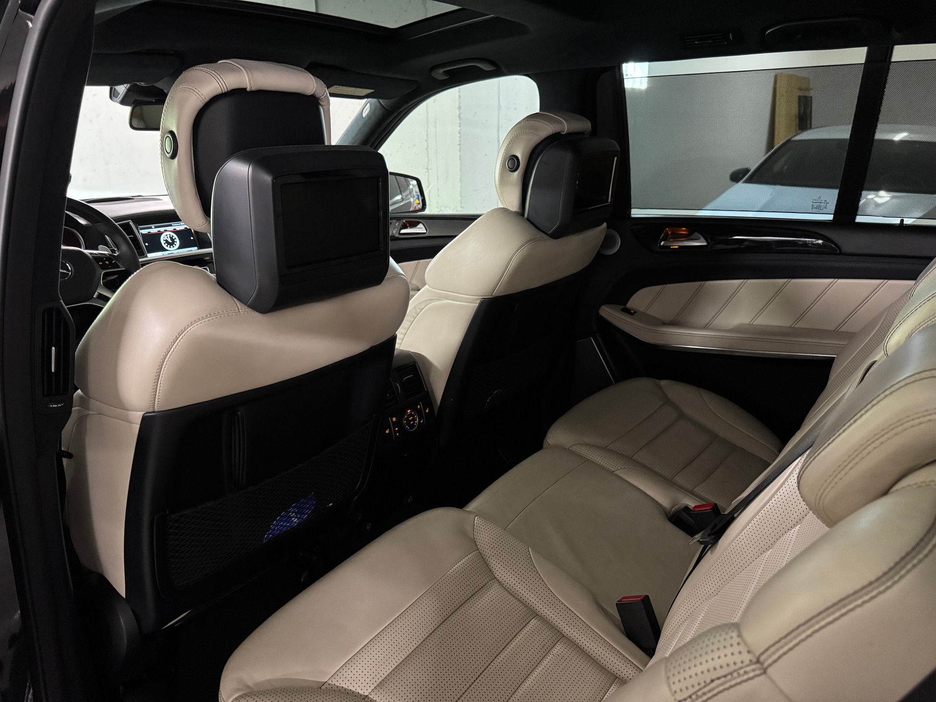 MERCEDES-BENZ GL 63 AMG 4Matic Speedshift Plus 7G-Tronic-image-12