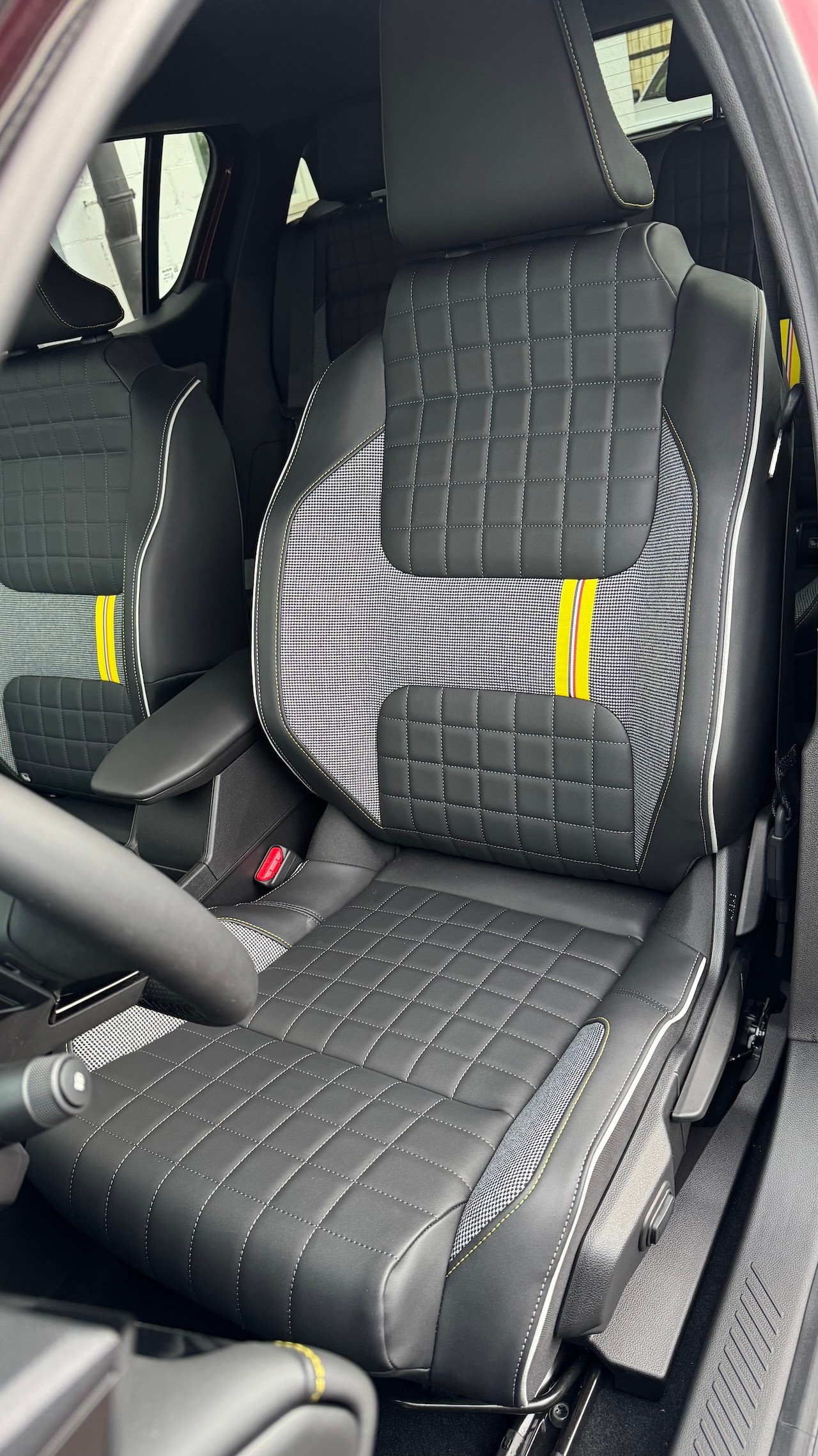 RENAULT R4 E-Tech Comfort Range 52 kWh Iconic * Vollausstattung * Toutes Options *-image-15