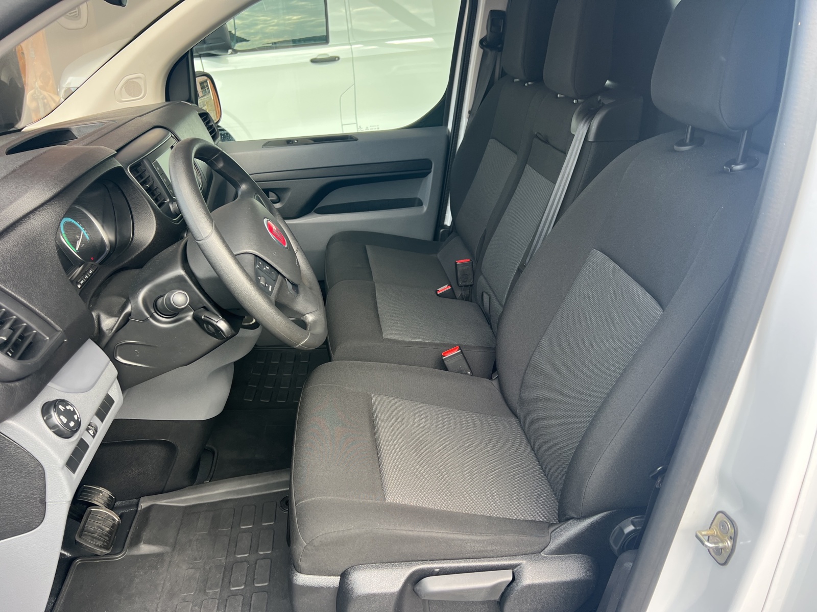 FIAT E-Scudo 50kWh L2 Base Worker-image-6