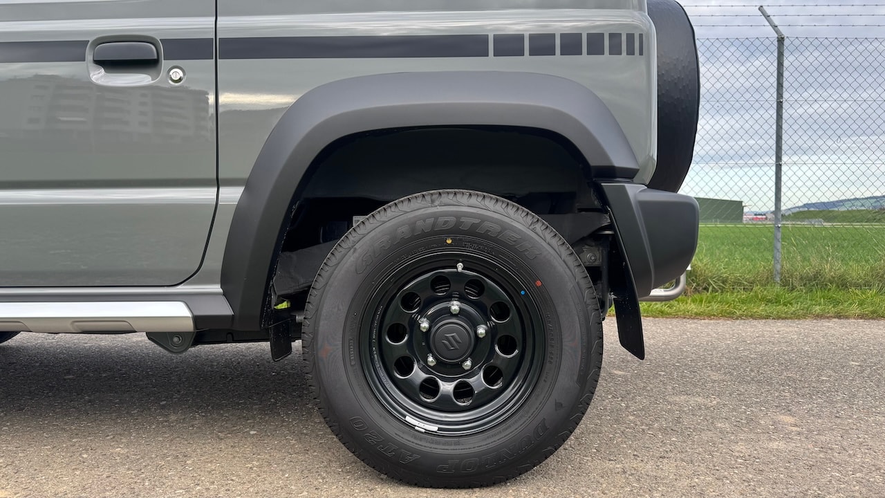 SUZUKI JIMNY 1.5 HORIZON EDITION 4x4 | 2 PLATZER | MANUEL-image-15