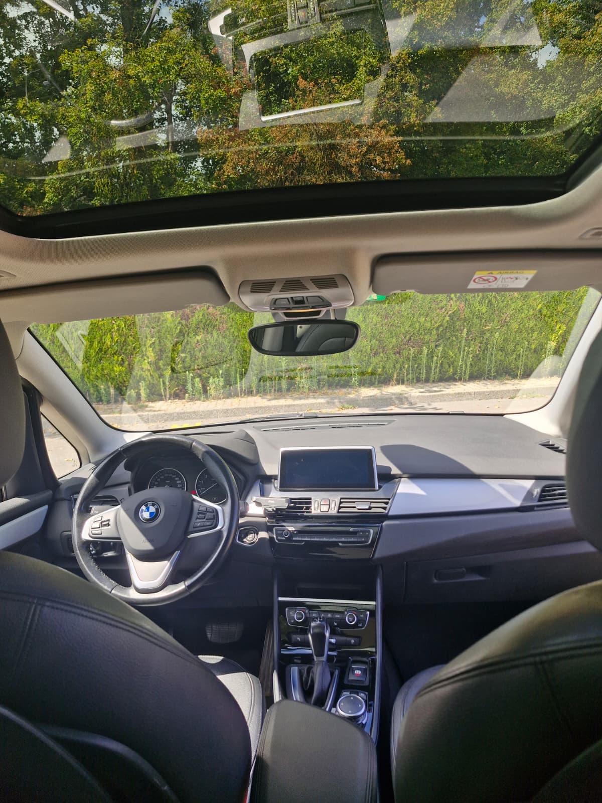 BMW 220i-image-4