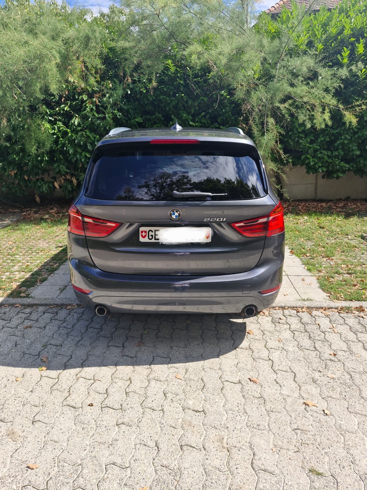 BMW 220i-image-3