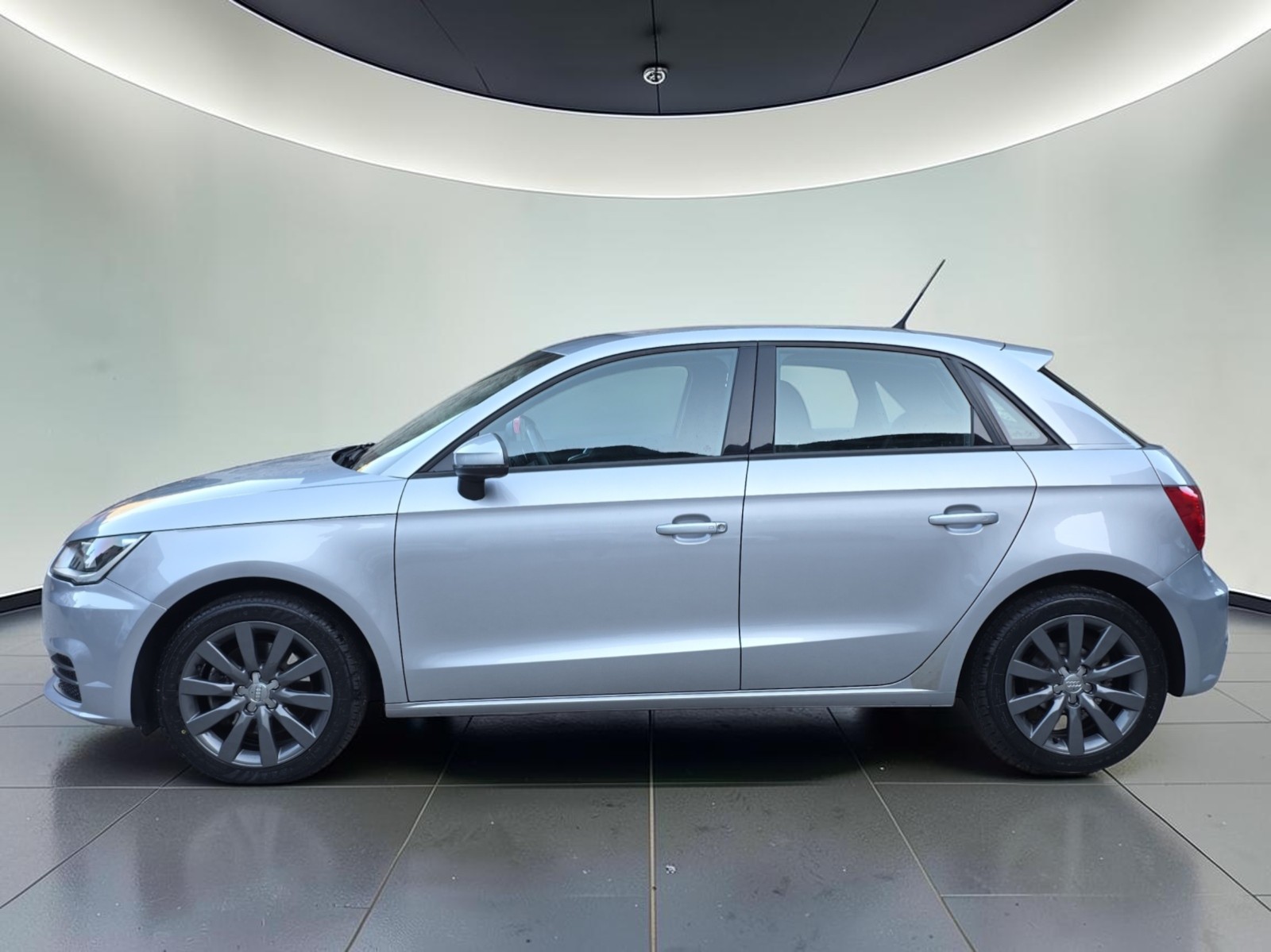 AUDI A1 Sportback 1.4 TFSI Sport-image-7