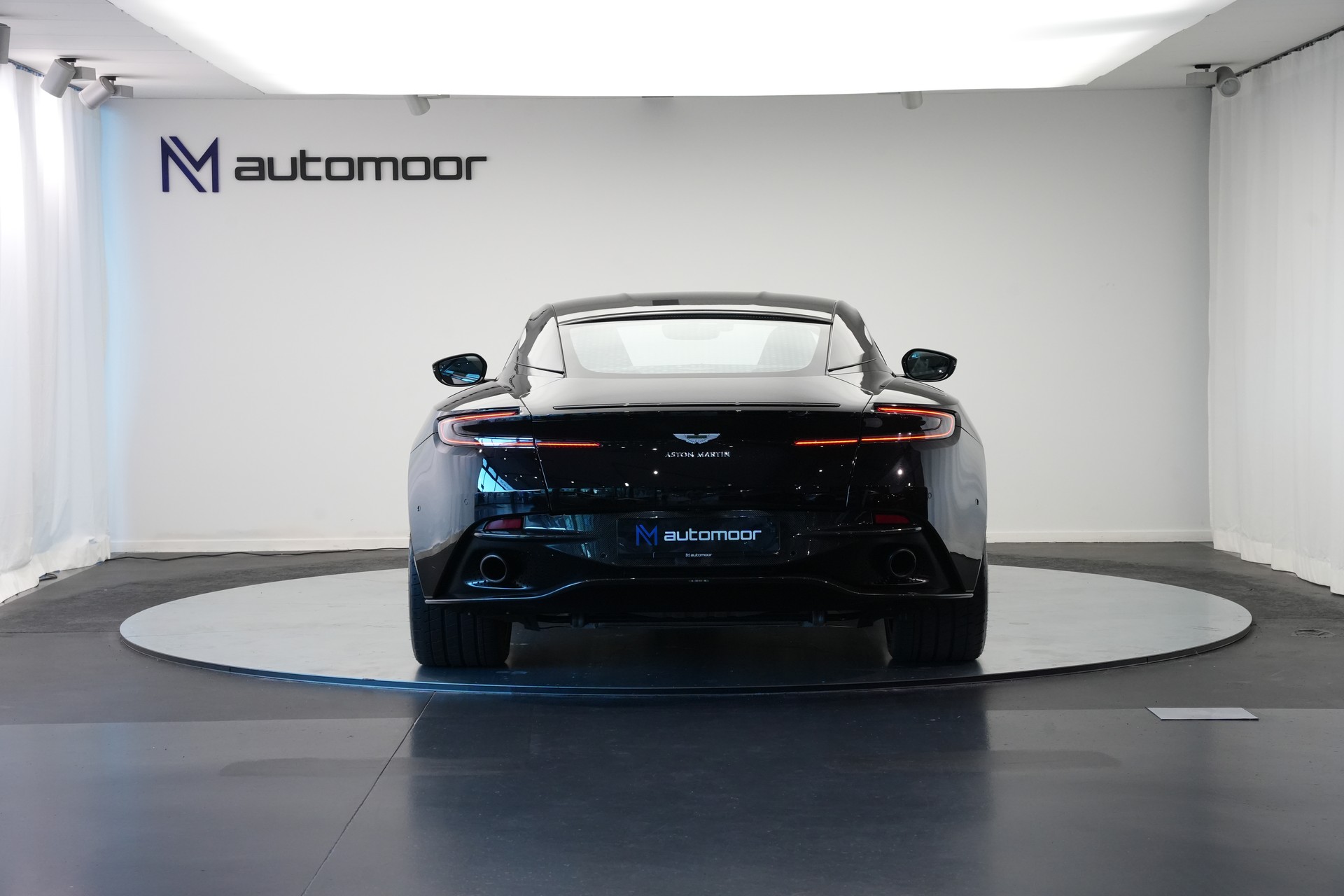 ASTON MARTIN DB11 V12 Touchtronic 3 AMR *Carbon*-image-5