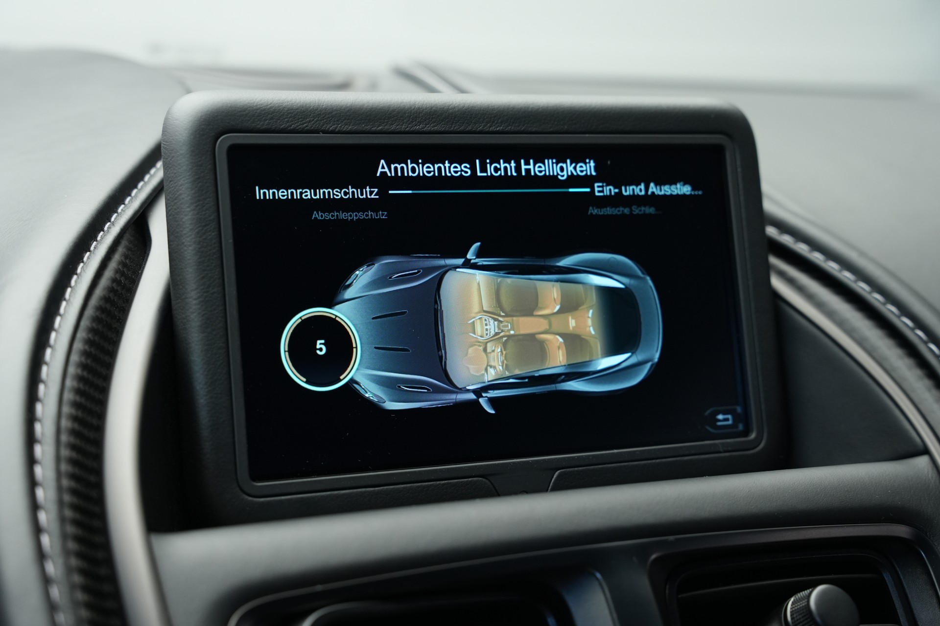 ASTON MARTIN DB11 V12 Touchtronic 3 AMR *Carbon*-image-35