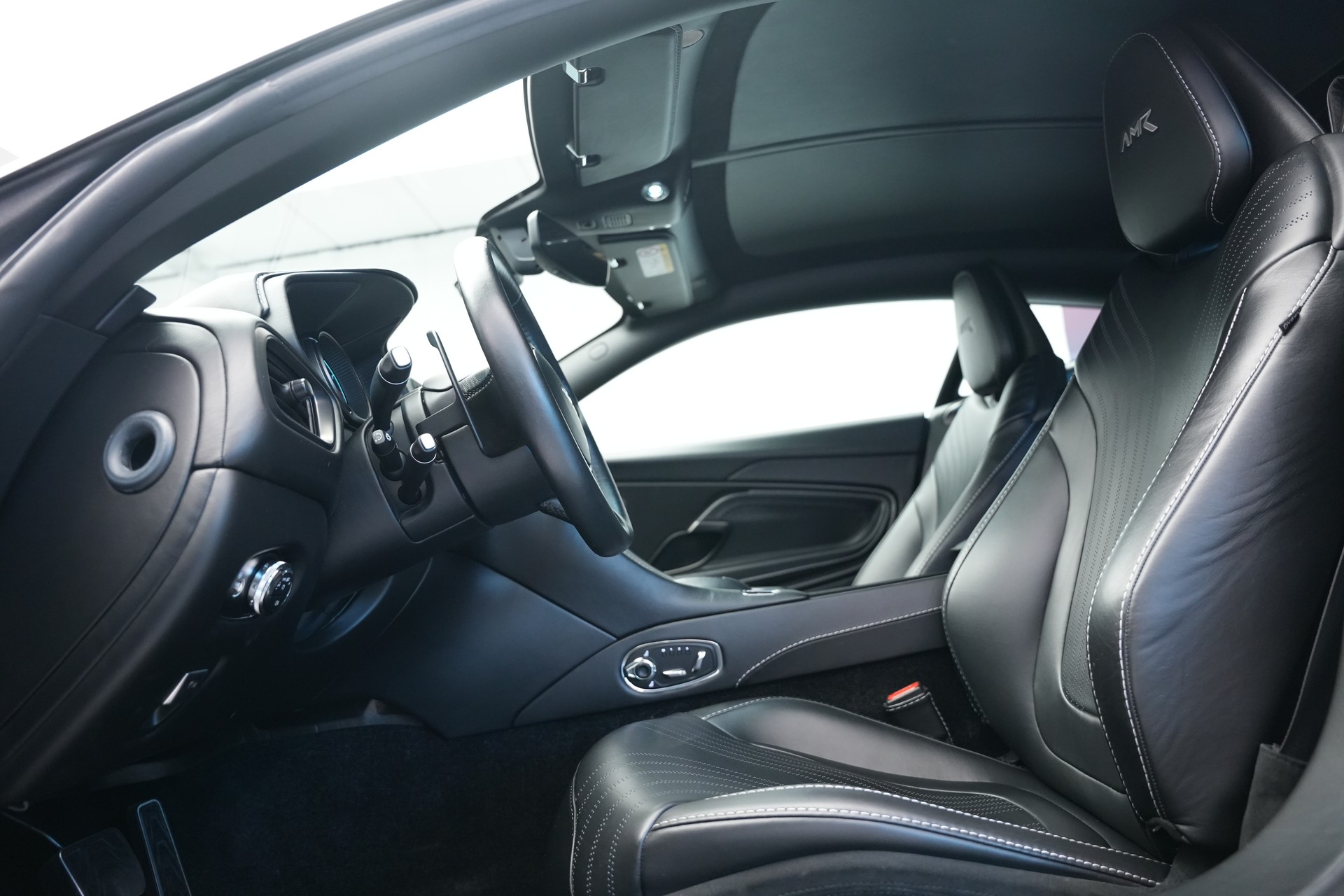 ASTON MARTIN DB11 V12 Touchtronic 3 AMR *Carbon*-image-11