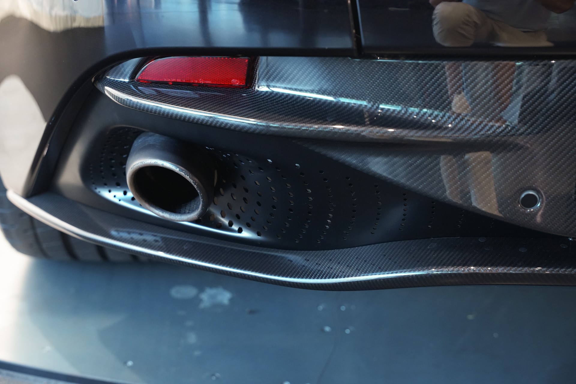 ASTON MARTIN DB11 V12 Touchtronic 3 AMR *Carbon*-image-39