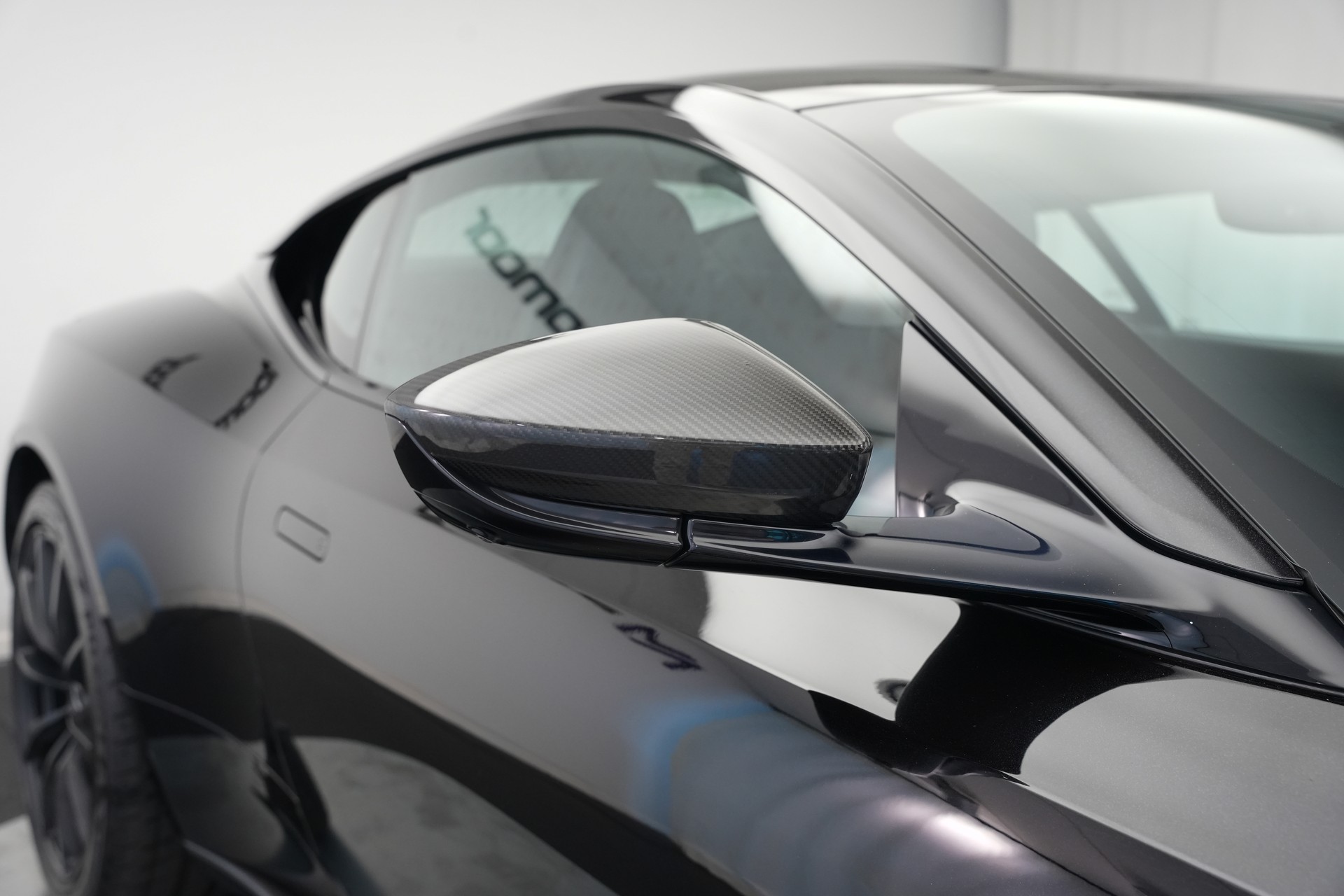 ASTON MARTIN DB11 V12 Touchtronic 3 AMR *Carbon*-image-50