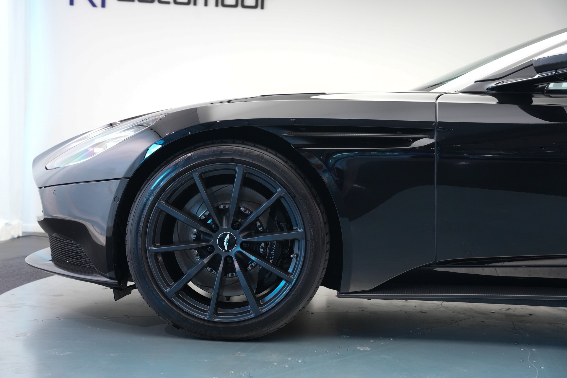 ASTON MARTIN DB11 V12 Touchtronic 3 AMR *Carbon*-image-43