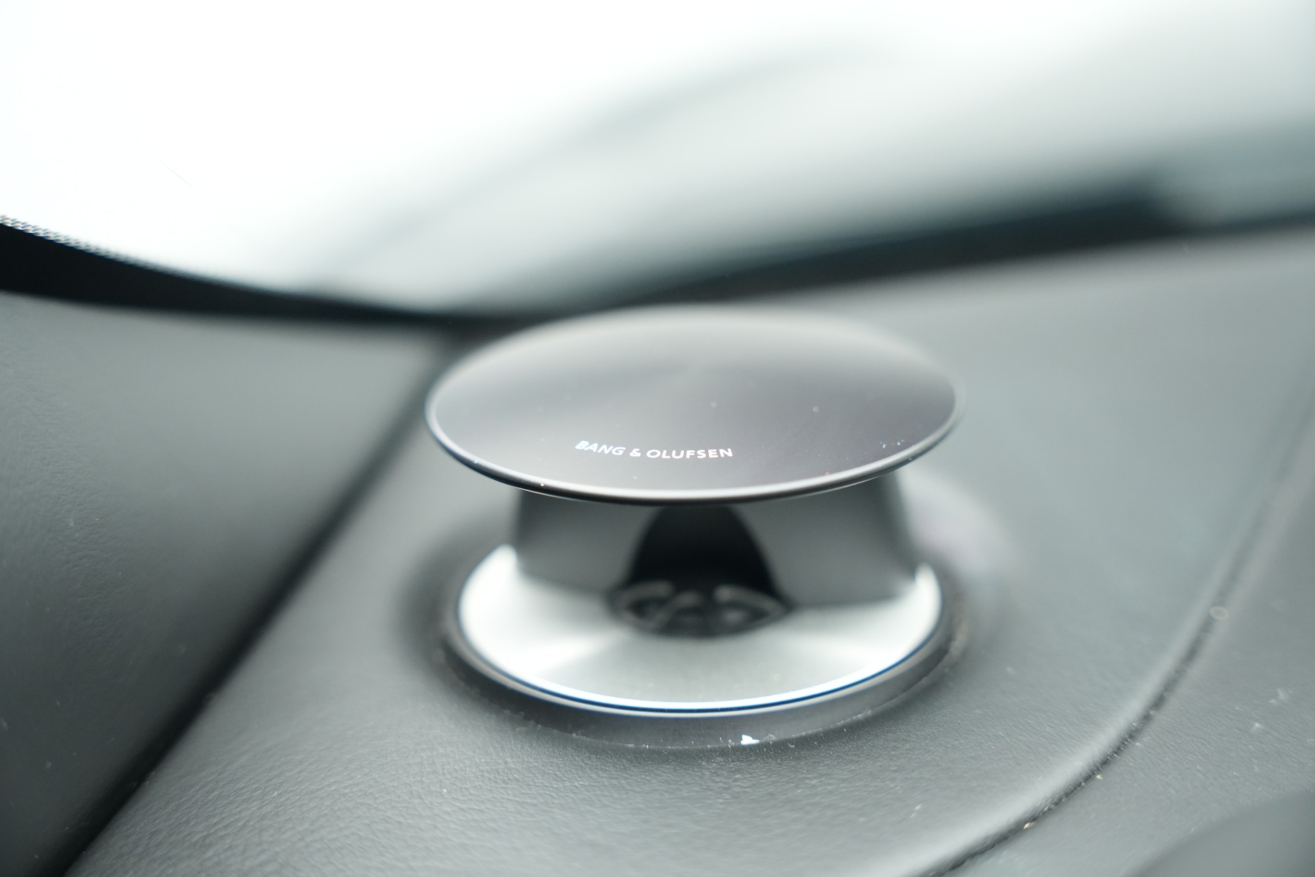 ASTON MARTIN DB11 V12 Touchtronic 3 AMR *Carbon*-image-21