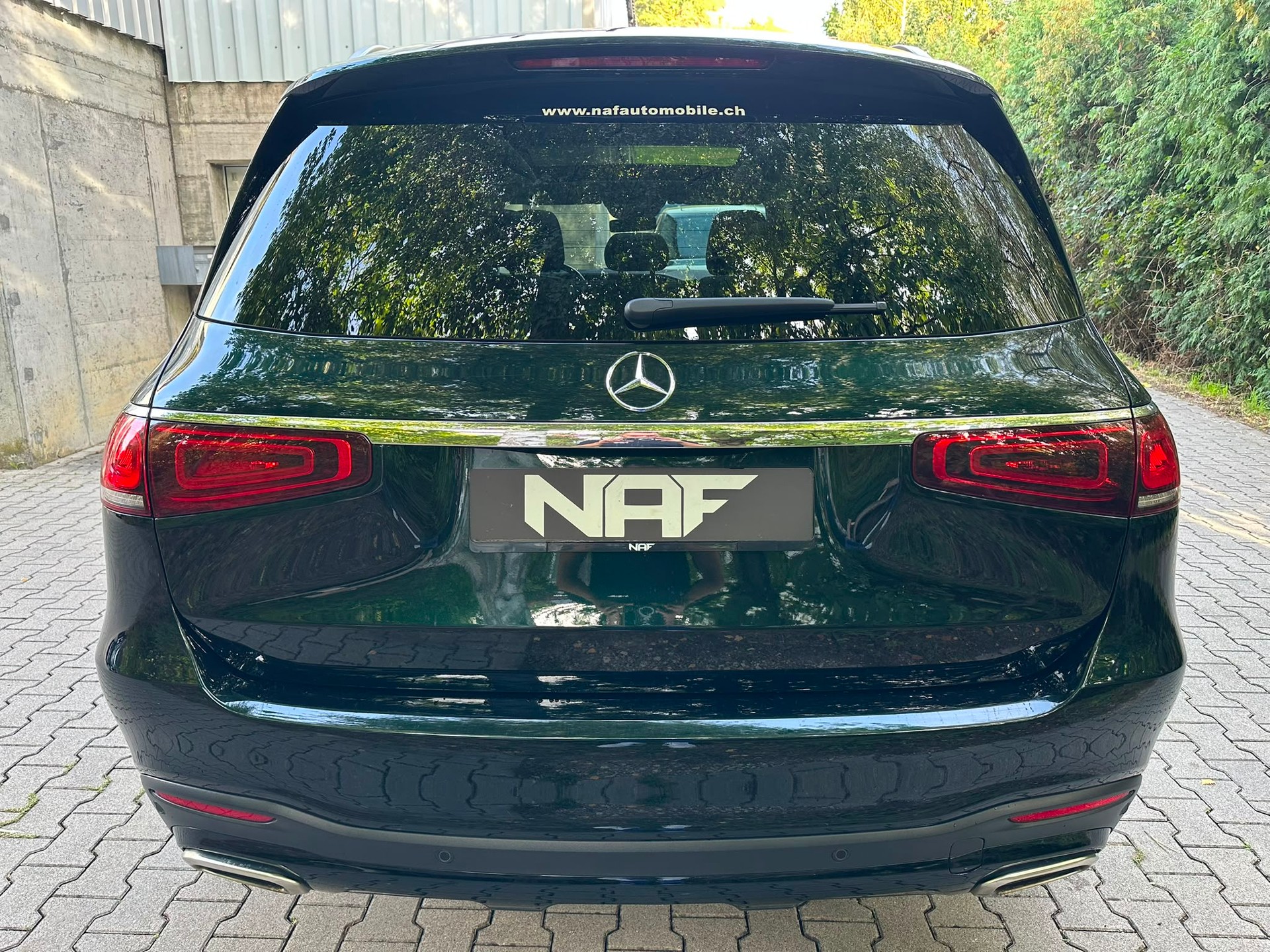 MERCEDES-BENZ GLS 580 4Matic AMG Line 9G-Tronic-showroom-element-3
