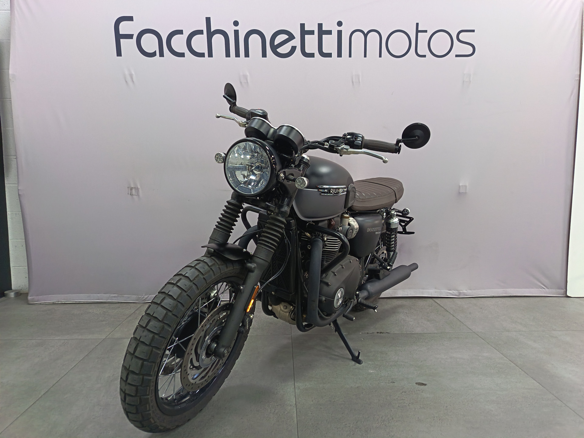 TRIUMPH Bonneville T120 Black-image-2