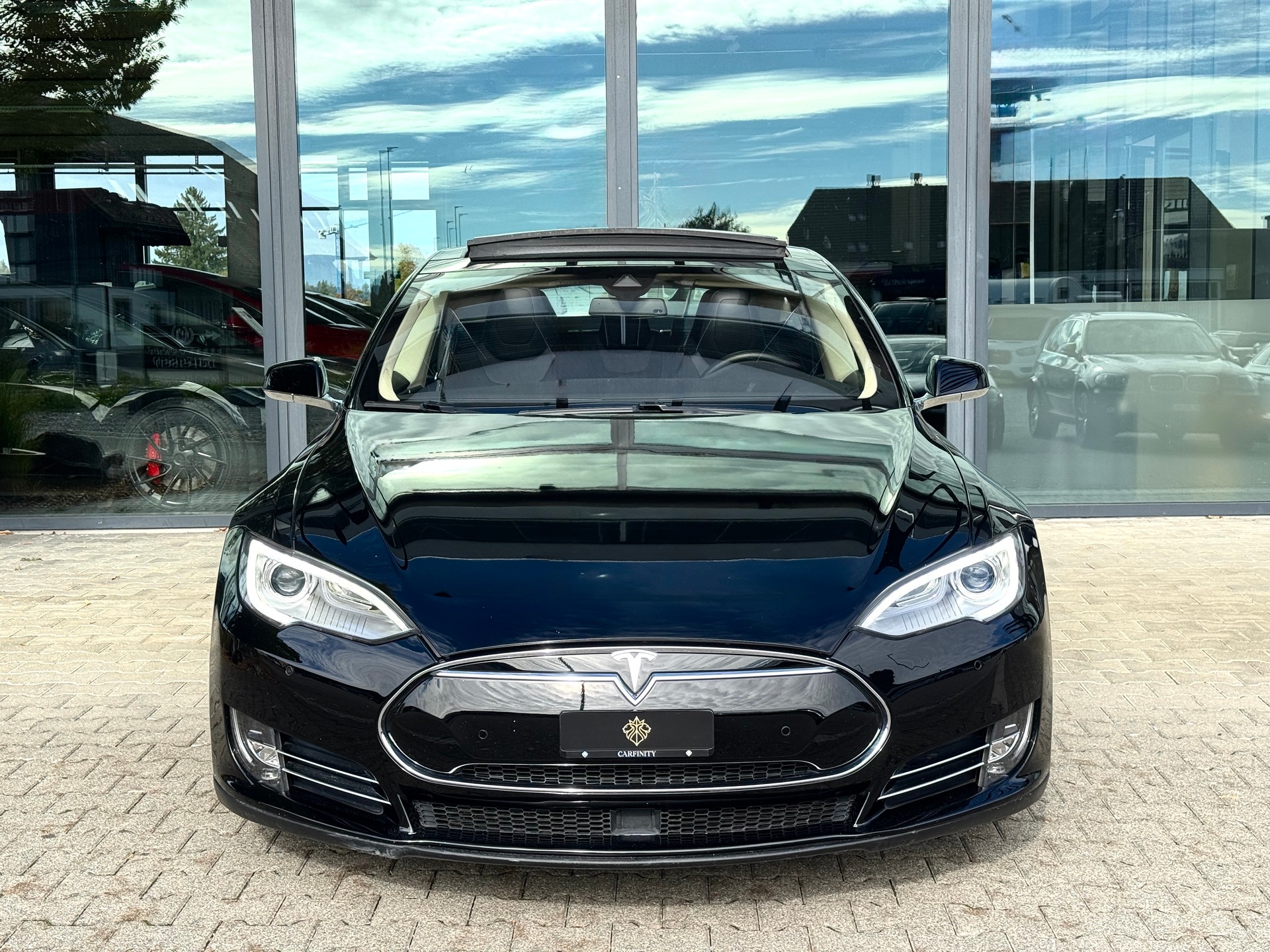 TESLA Model S 85 D / *FREE Lifetime Supercharging SC01*-showroom-element-1