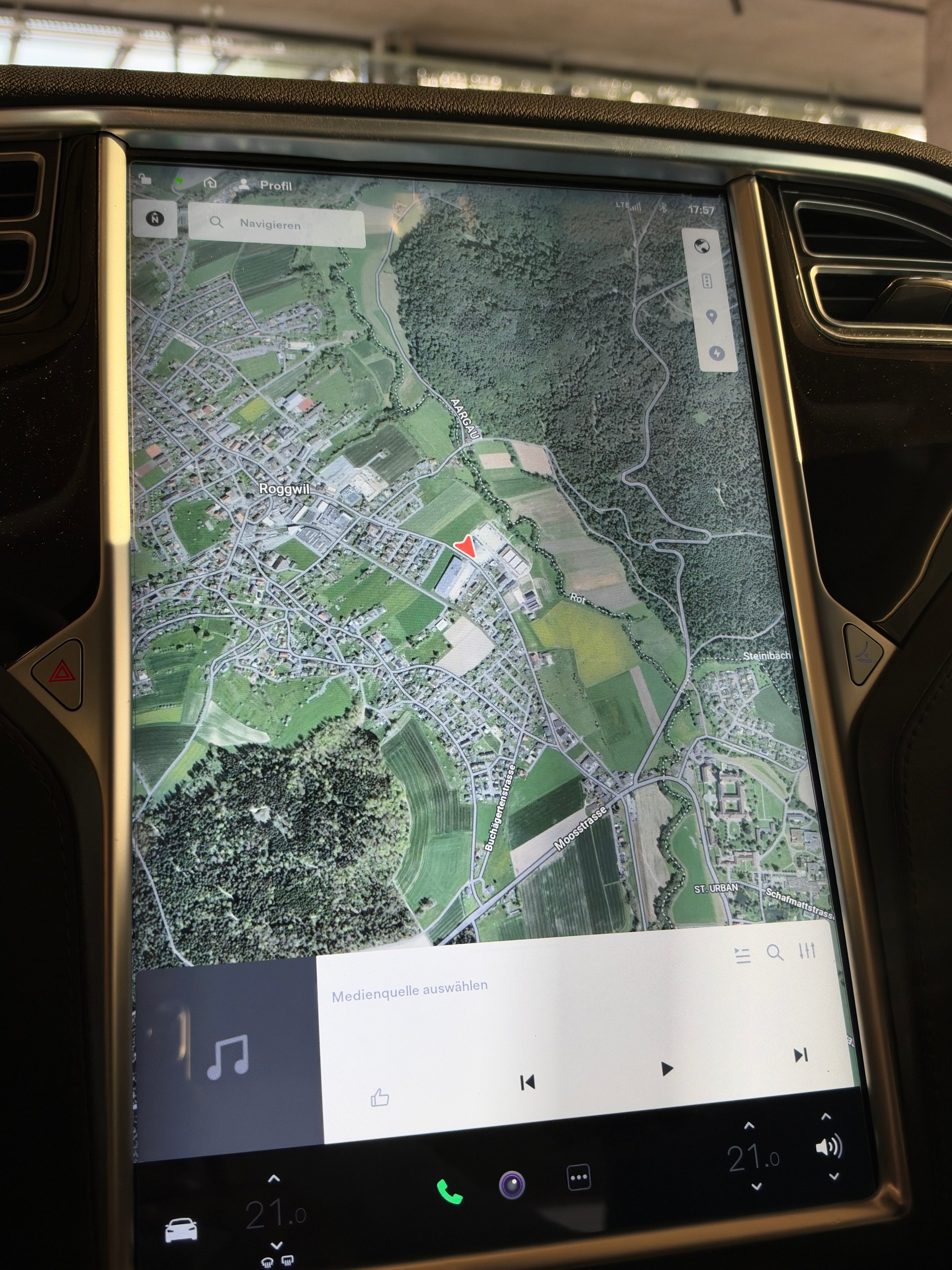 TESLA Model S 85 D / *FREE Lifetime Supercharging SC01*-image-13