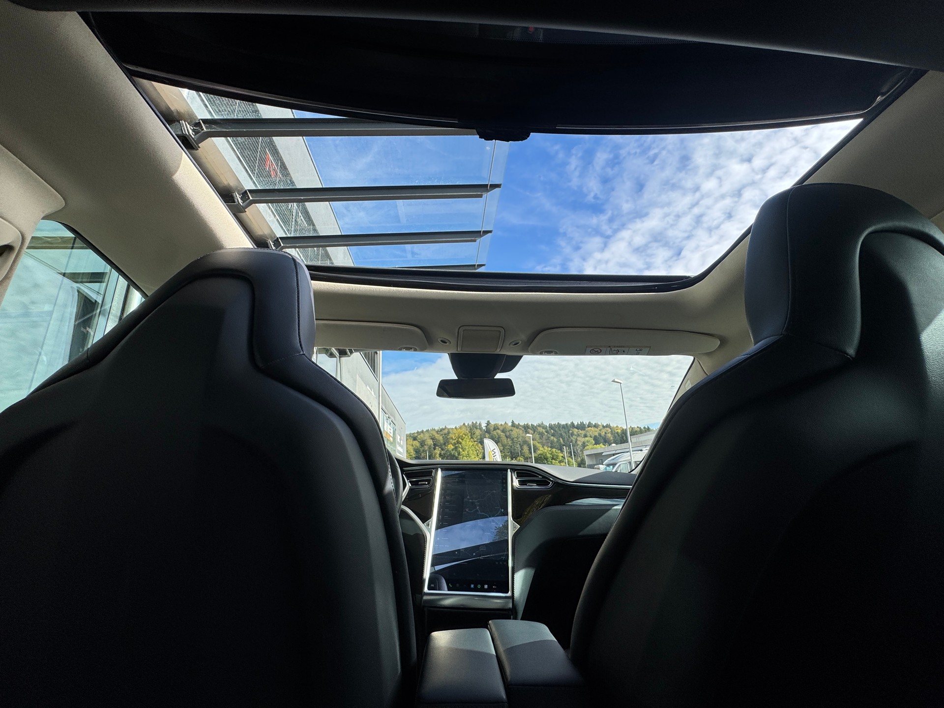 TESLA Model S 85 D / *FREE Lifetime Supercharging SC01*-image-11