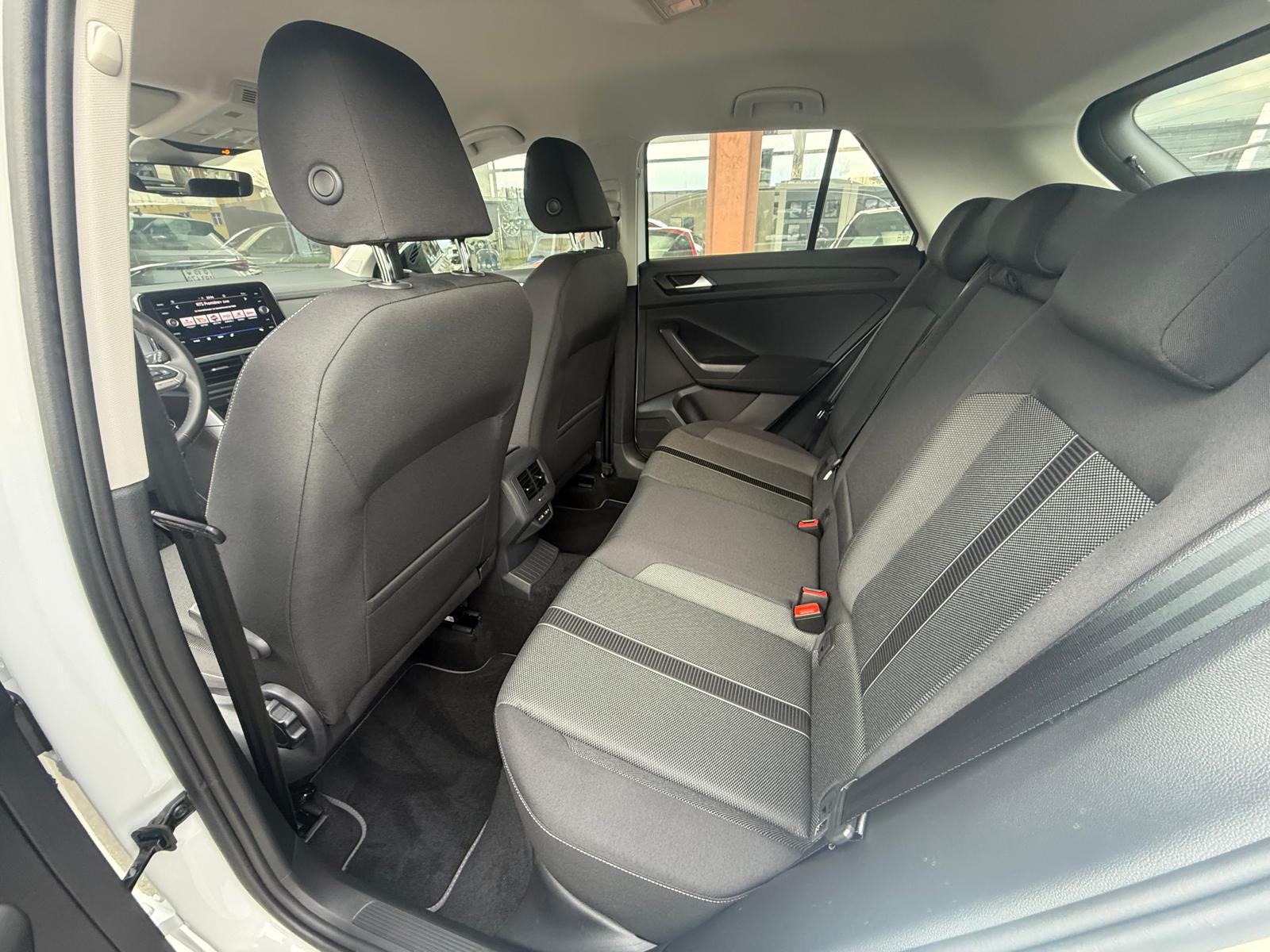 VW T-ROC 1.5 TSI Life DSG-image-8