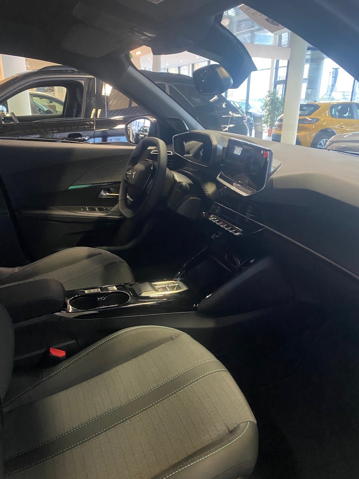 PEUGEOT 2008 e Allure Pack-image-6