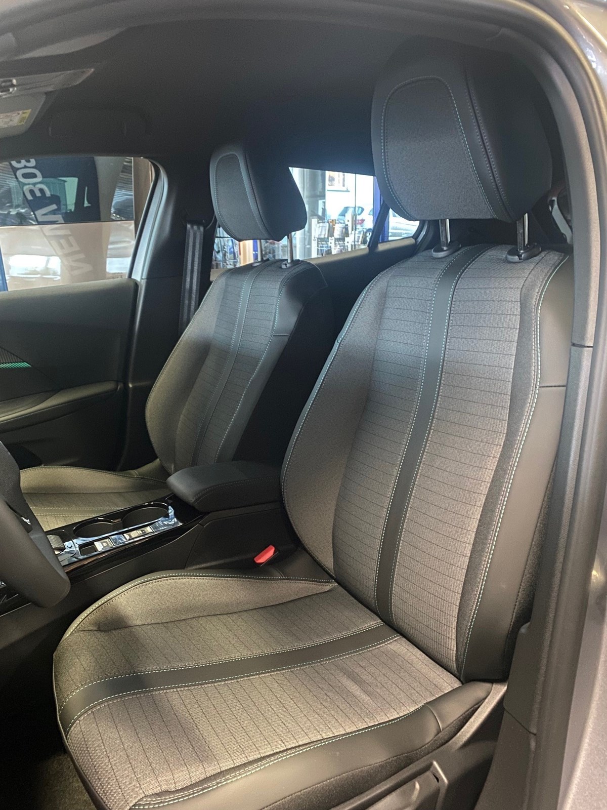 PEUGEOT 2008 e Allure Pack-image-7