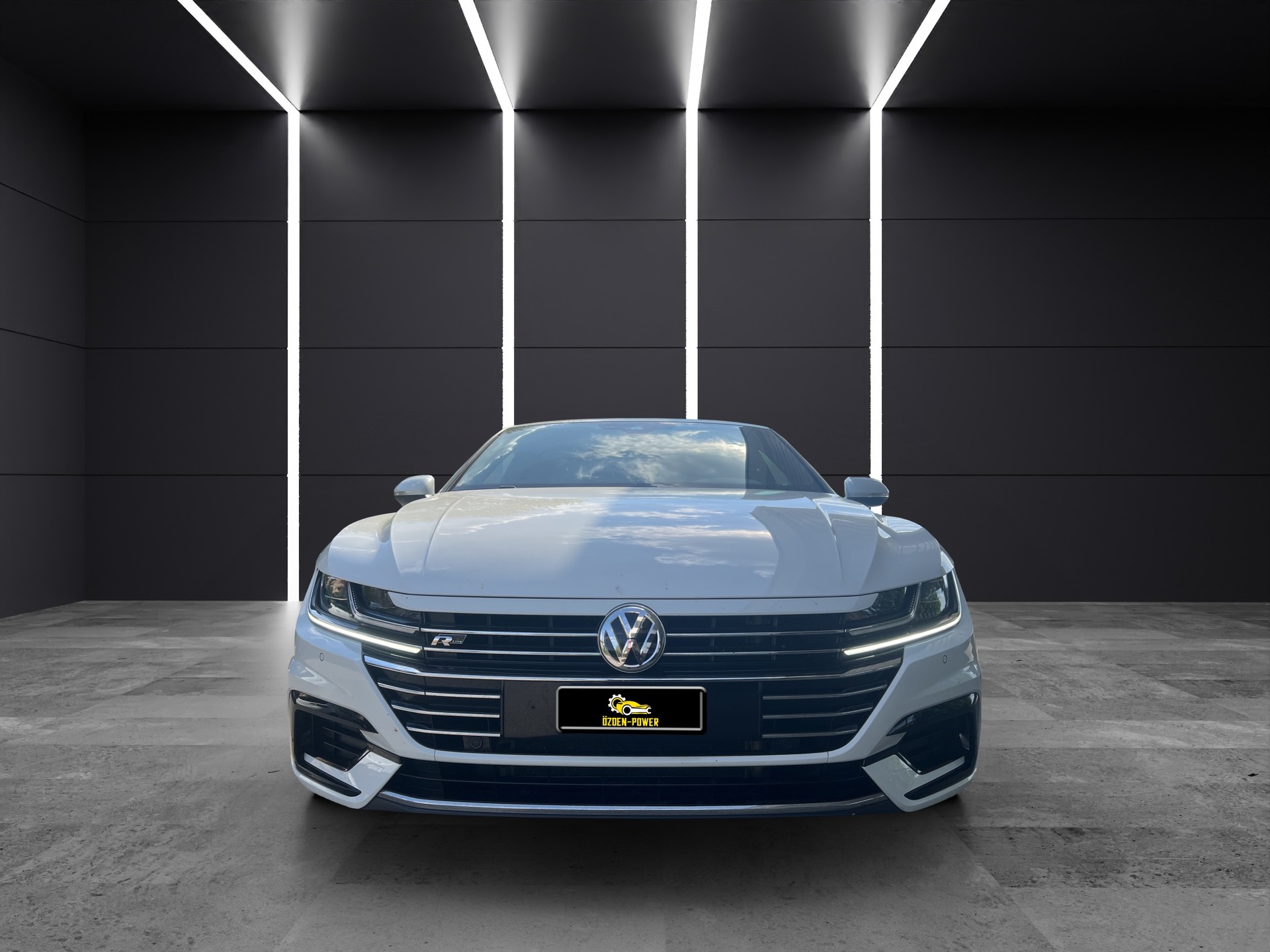 VW Arteon R-Line-showroom-element-1