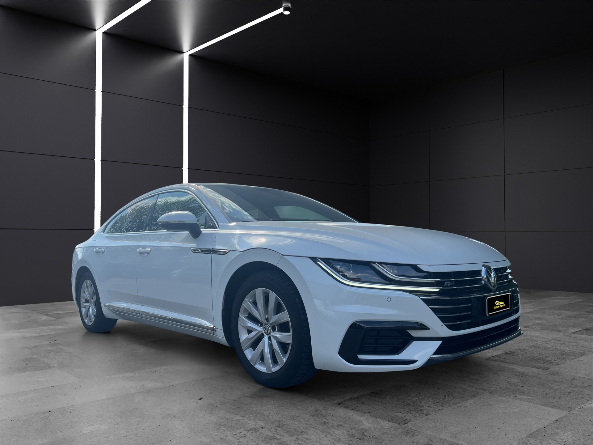VW Arteon R-Line-showroom-element-2