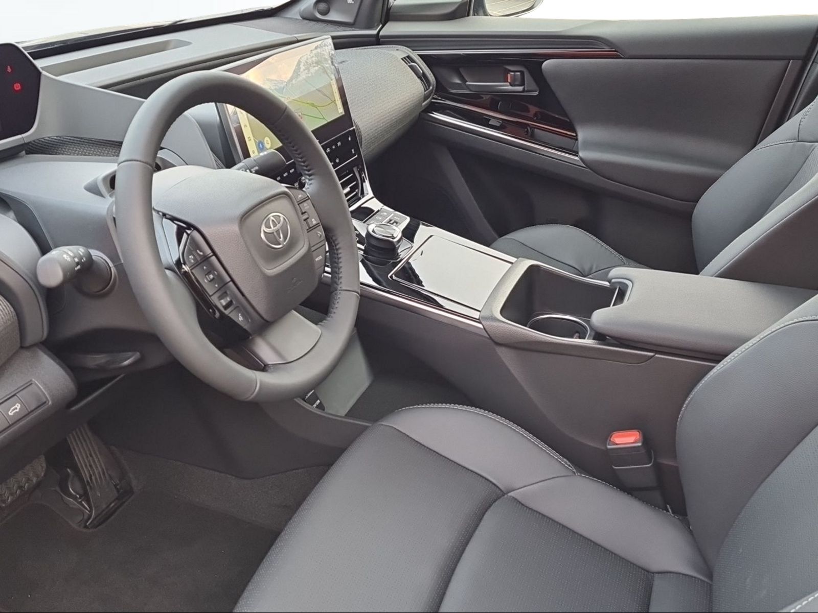 TOYOTA bZ4X Premium 71,4 kWh 4WD-image-6