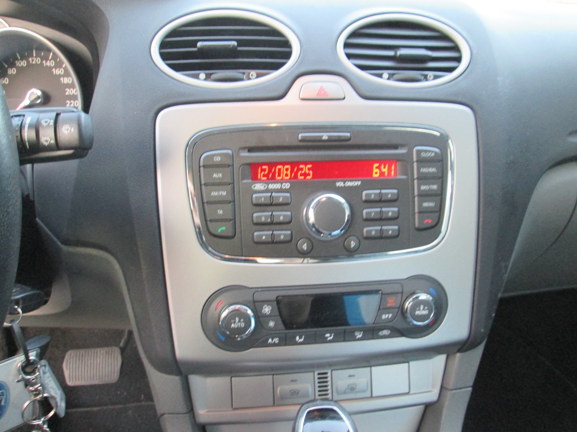 FORD Focus 2.0 TDCi Titanium PowerShift-image-9