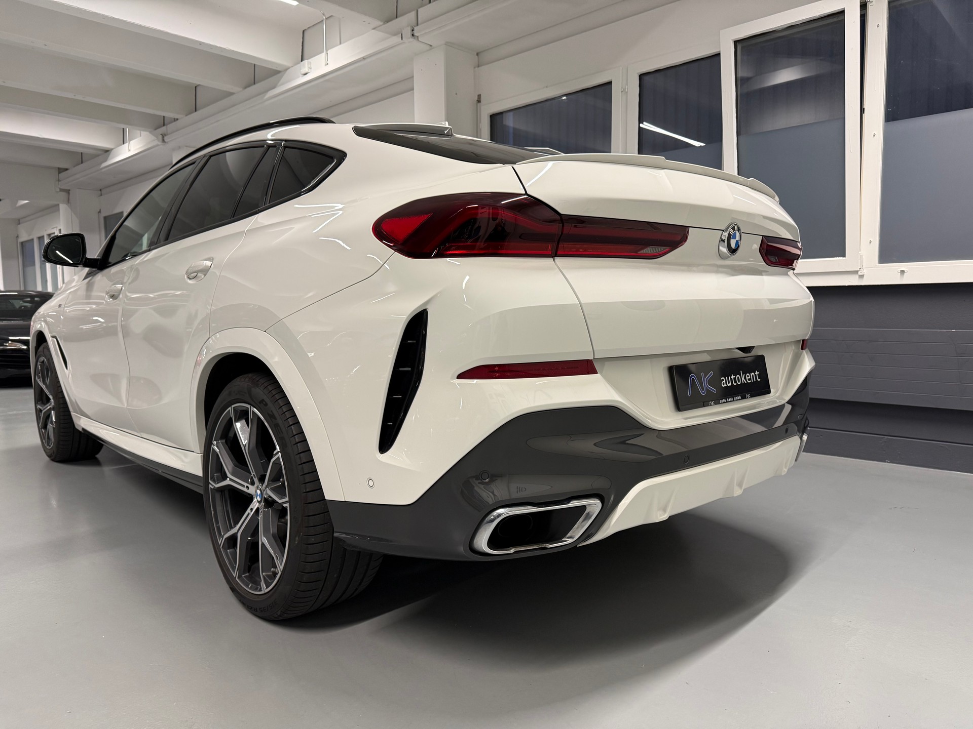 BMW X6 xDrive 48V 30d M Sport Steptronic-showroom-element-3