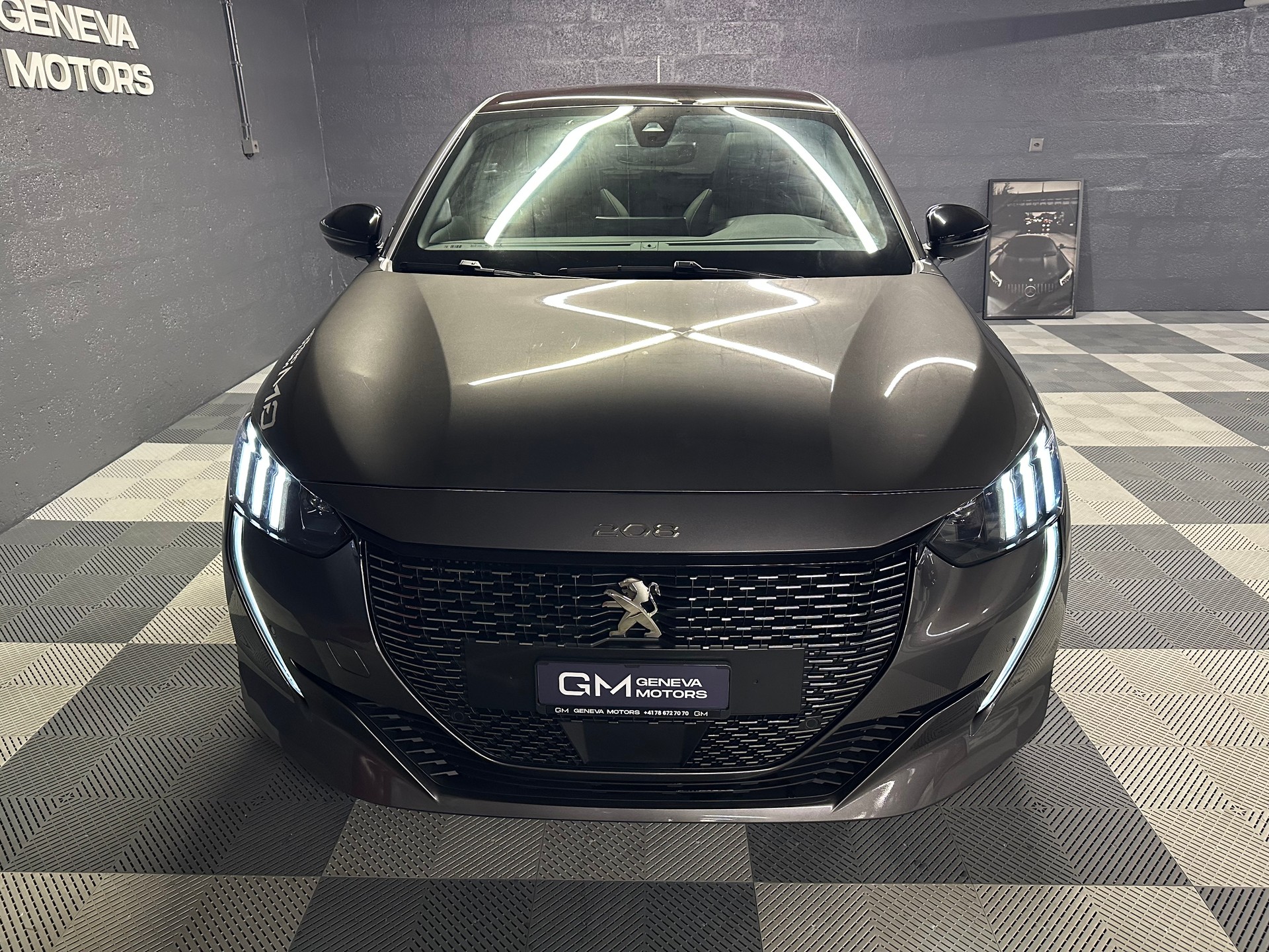 PEUGEOT 208 1.2 GT Line EAT8-image-1