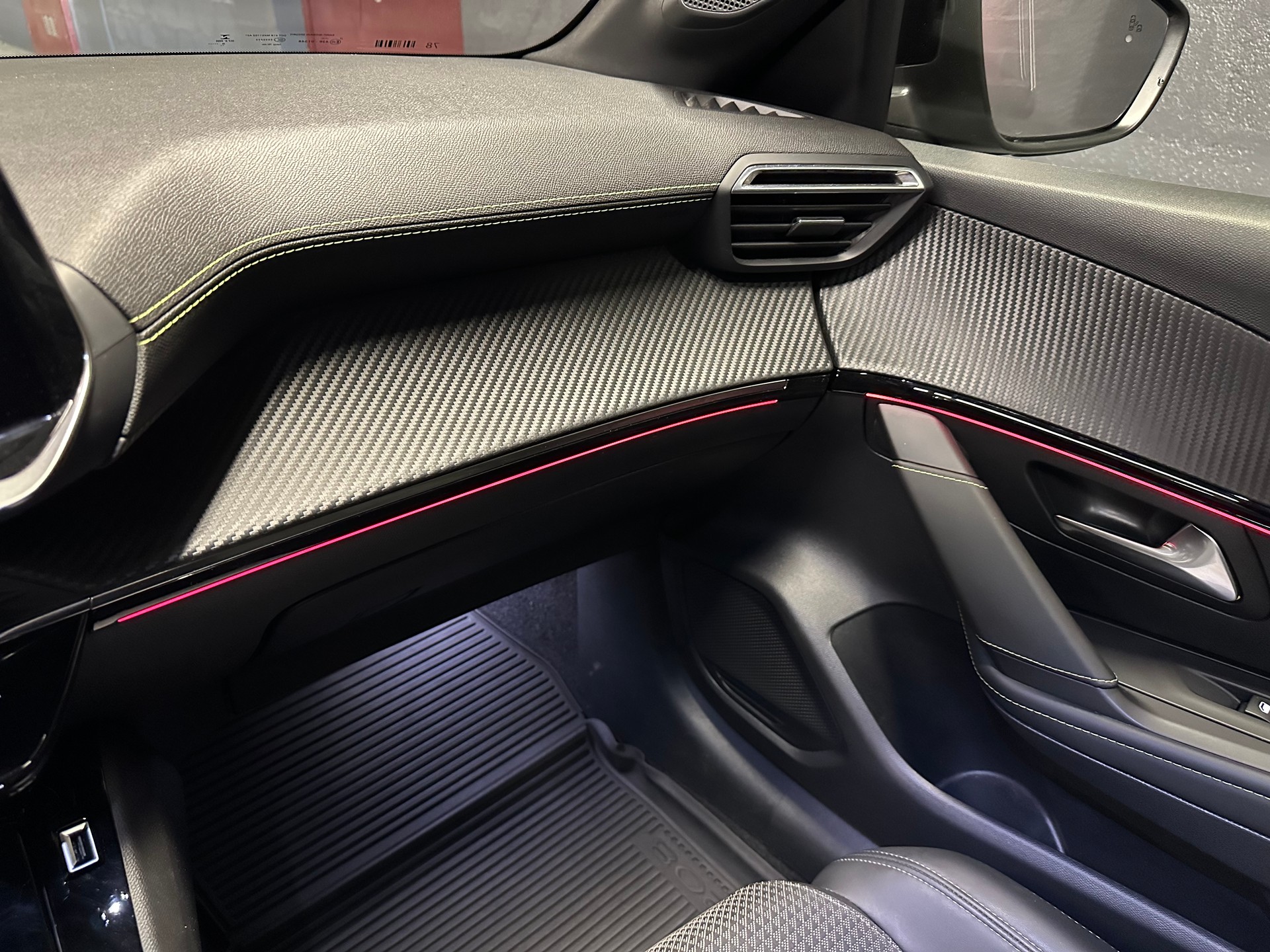 PEUGEOT 208 1.2 GT Line EAT8-image-15