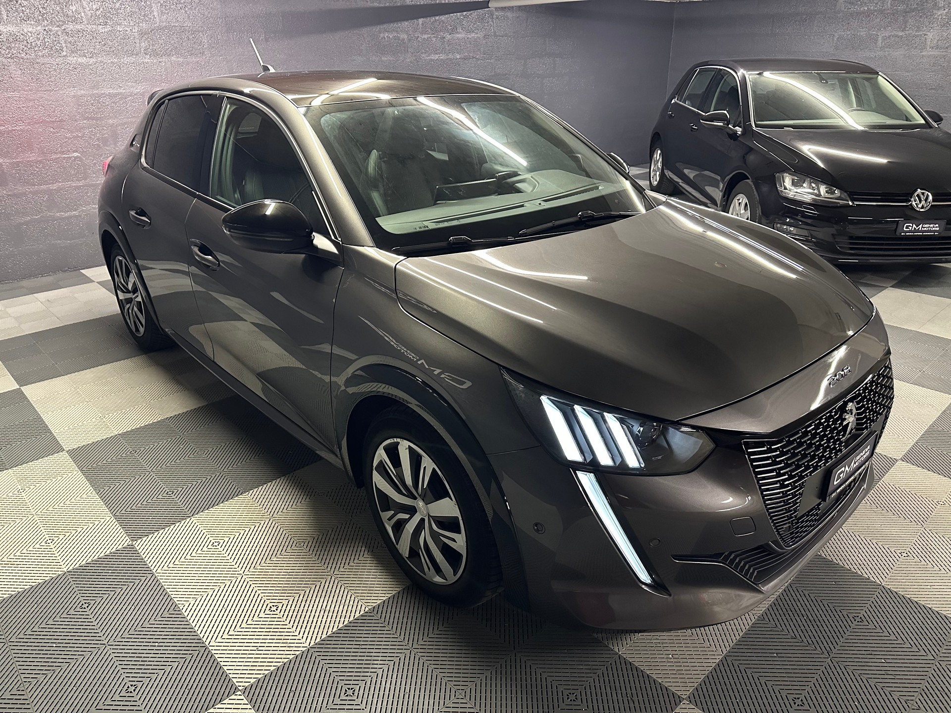 PEUGEOT 208 1.2 GT Line EAT8-image-2