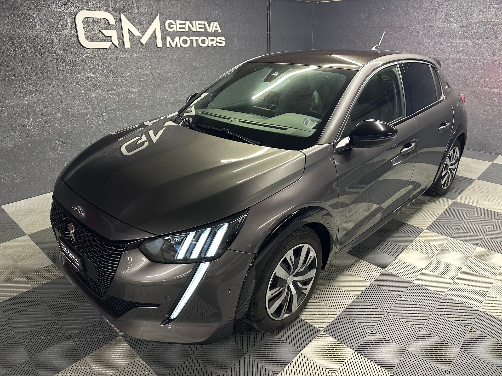 PEUGEOT 208 1.2 GT Line EAT8