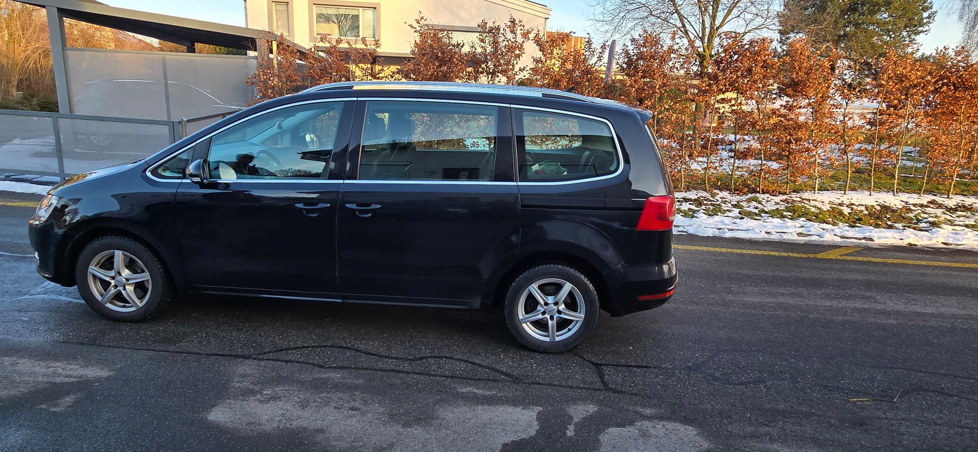 VW Sharan 2.0 TDI BlueMotion Technology Highline DSG-image-4