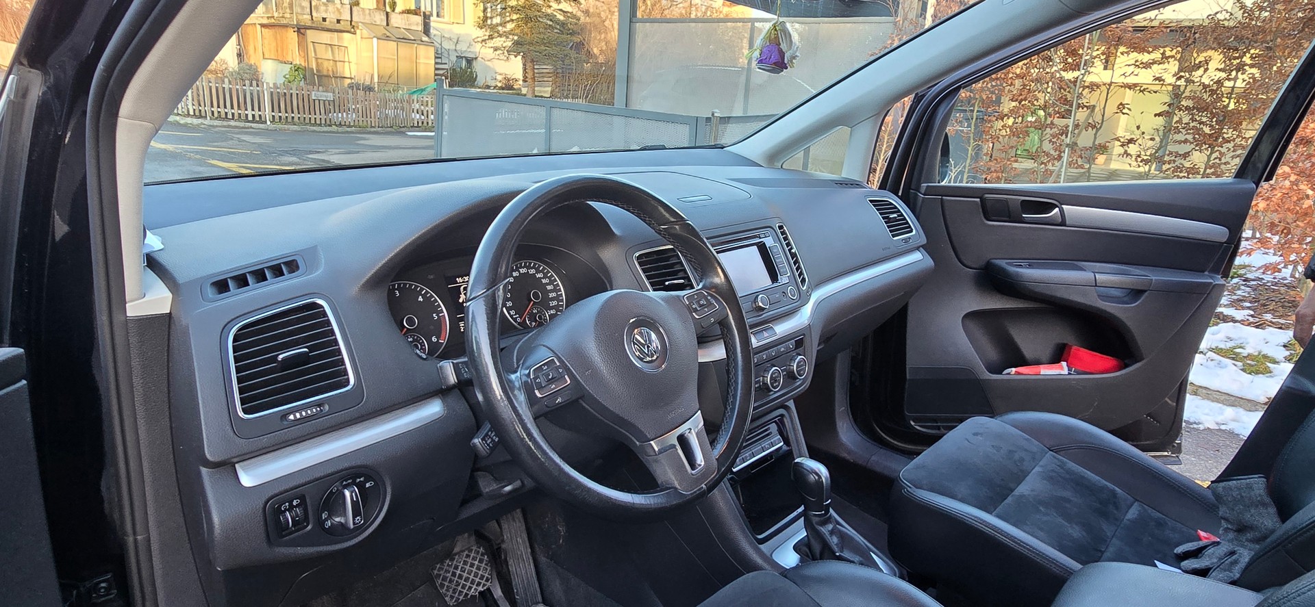 VW Sharan 2.0 TDI BlueMotion Technology Highline DSG-image-11