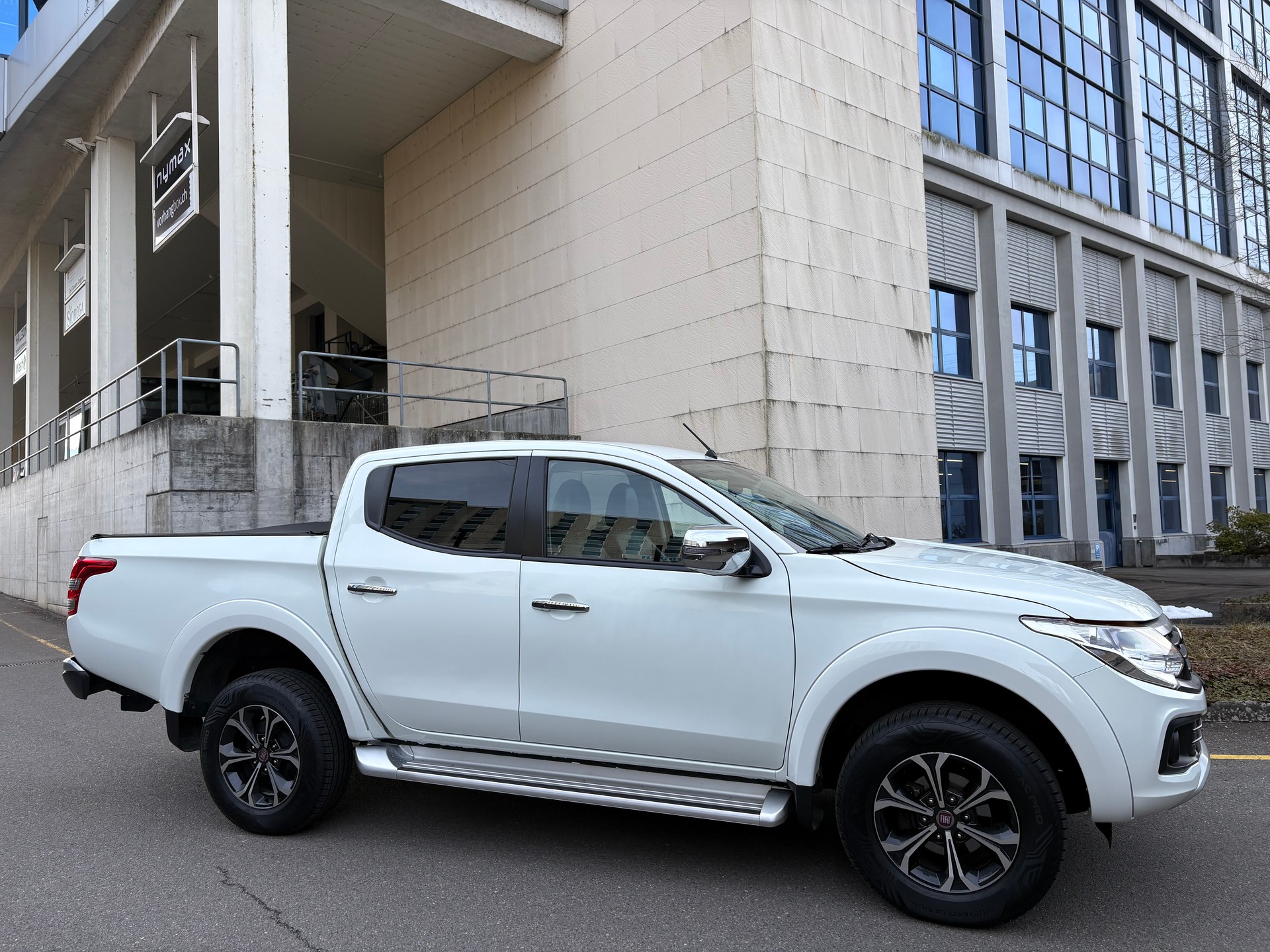 FIAT Fullback LX 2.4 MJ DC Swiss 4WD-image-2