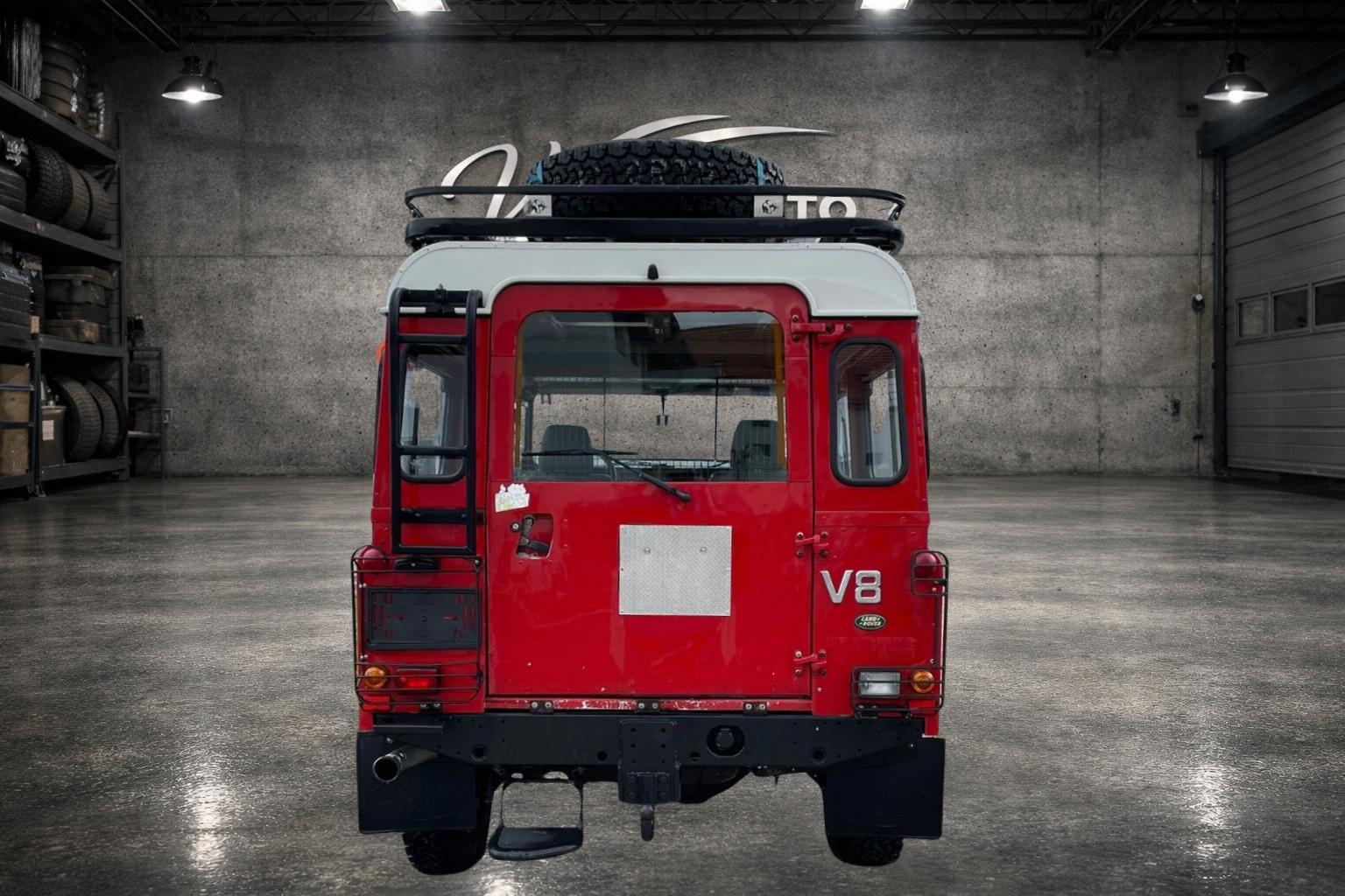LAND ROVER Defender 110 2.5Td5 HT-image-8