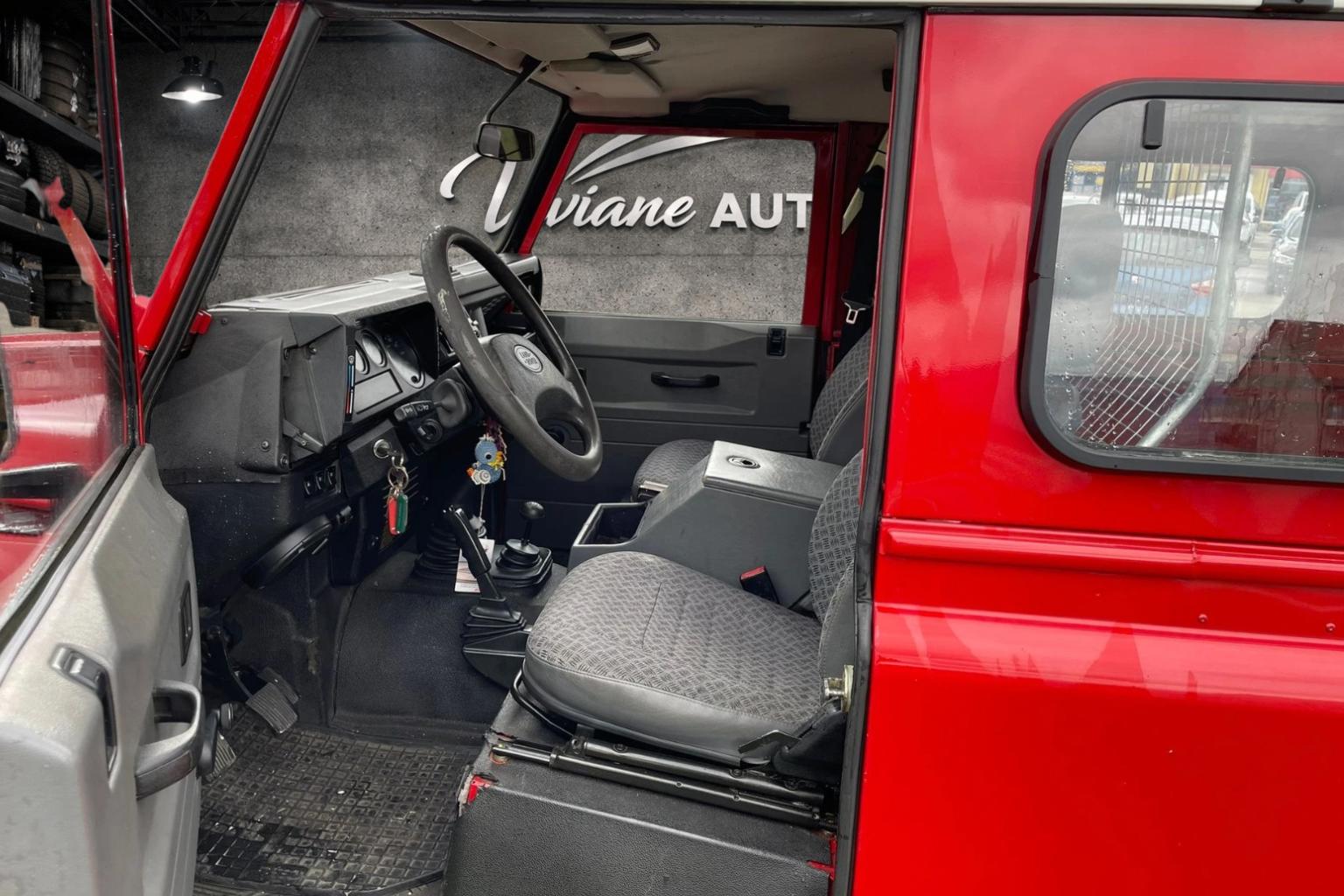 LAND ROVER Defender 110 2.5Td5 HT-image-7