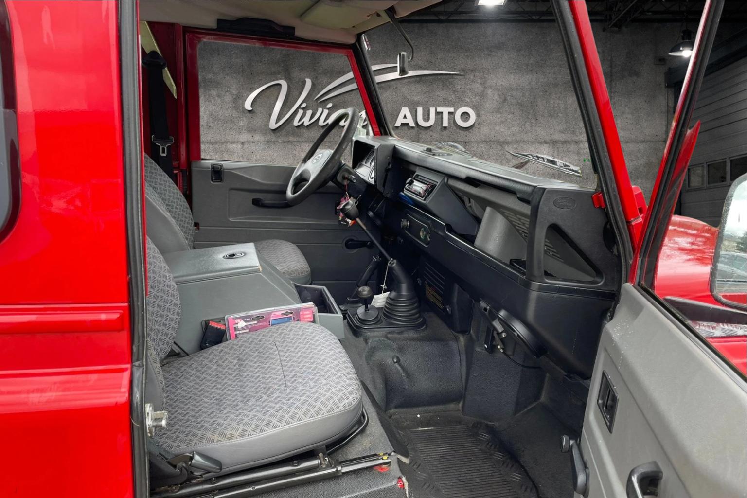 LAND ROVER Defender 110 2.5Td5 HT-image-6