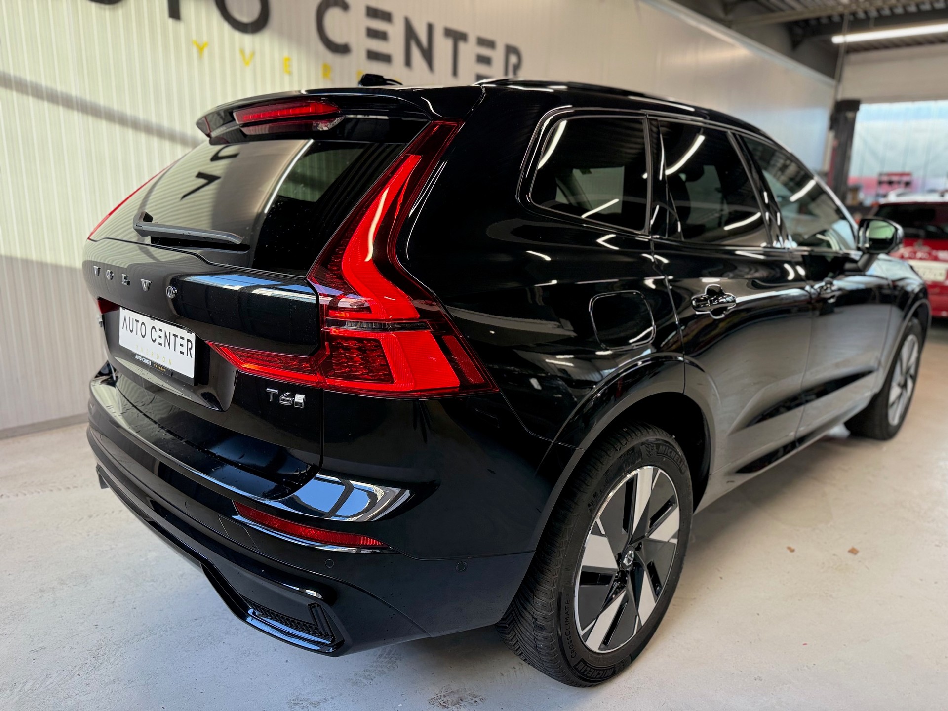 VOLVO XC60 T6 eAWD PluginHybrid Plus Dark Geartronic-showroom-element-2