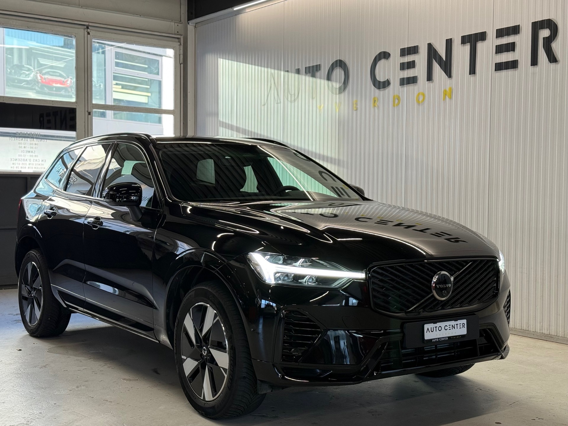 VOLVO XC60 T6 eAWD PluginHybrid Plus Dark Geartronic-showroom-element-1