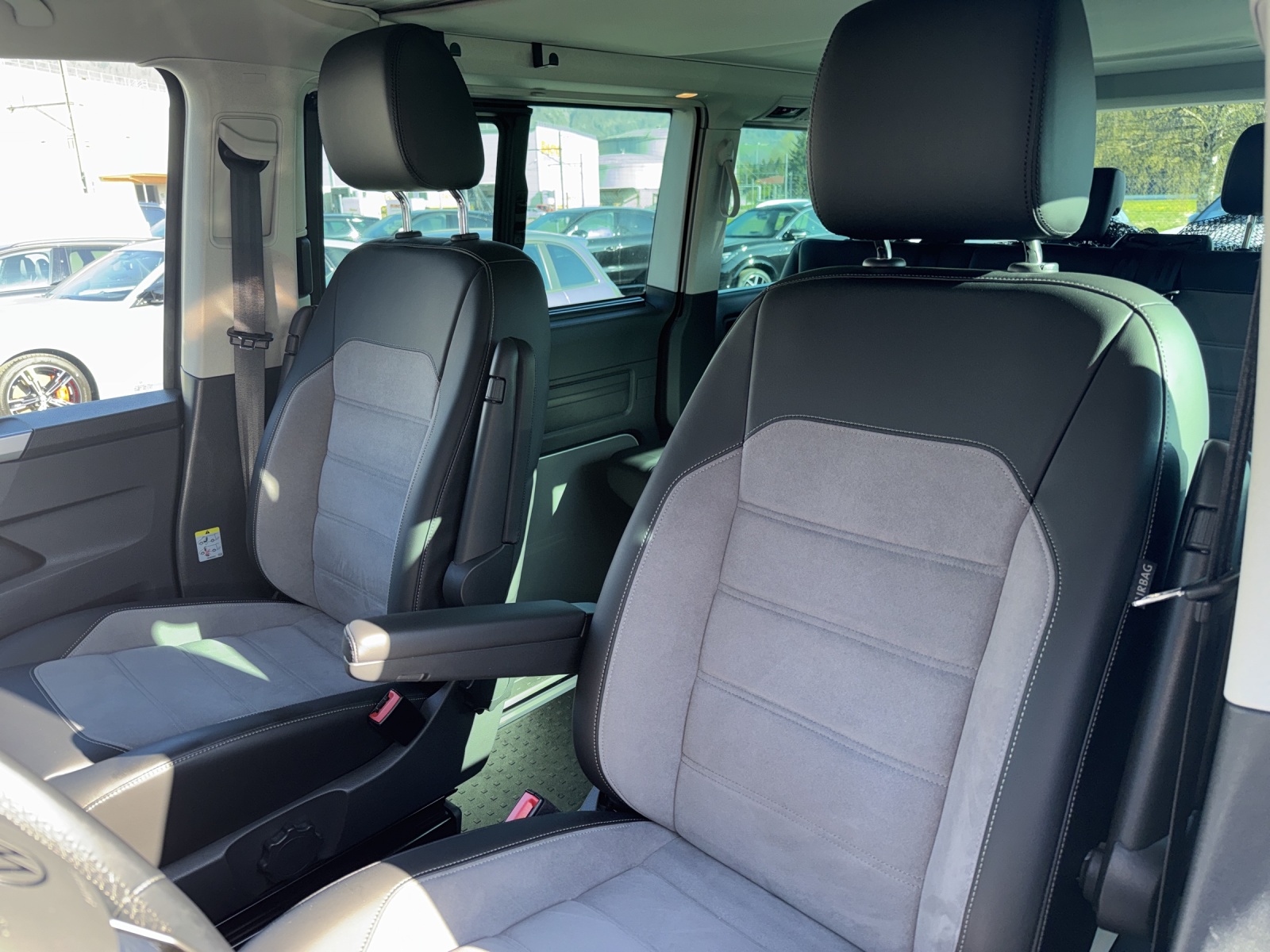 VW T6.1 California 2.0 Bi-TDI Beach Edition Liberty DSG-image-17