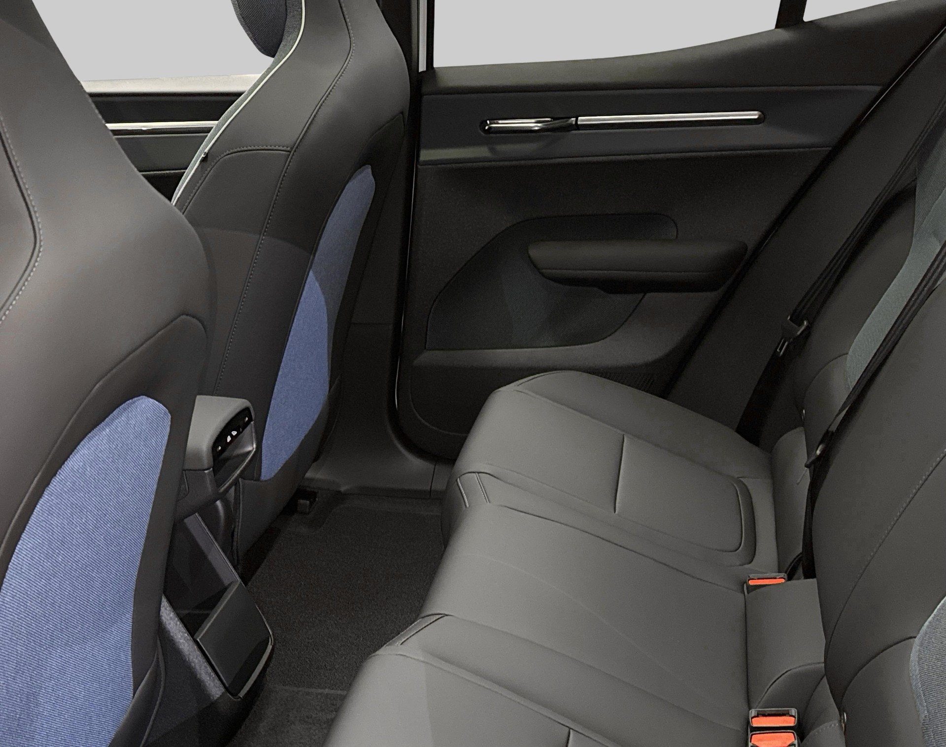 VOLVO EX 30 CC E60 Twin Performance A-showroom-element-3