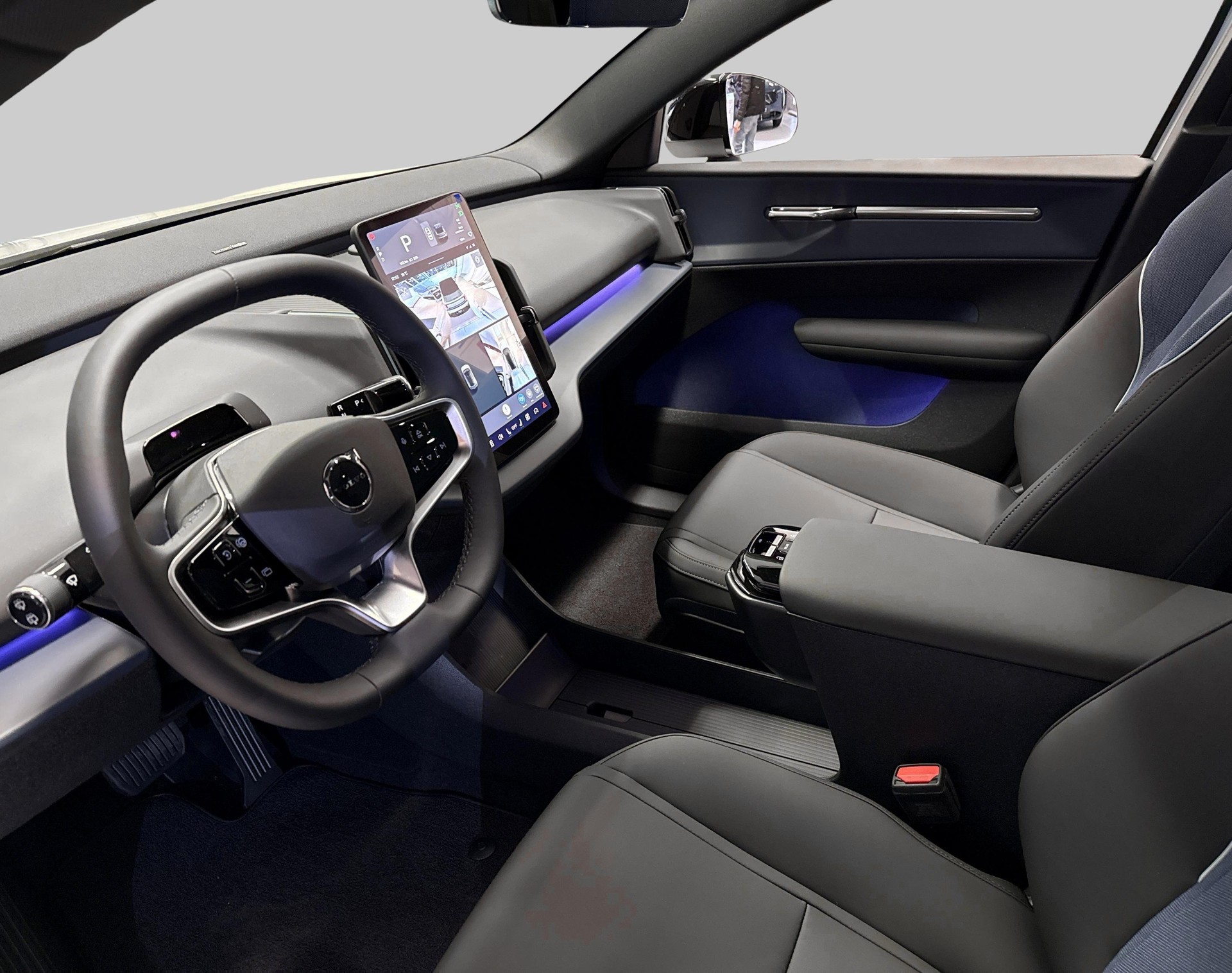 VOLVO EX 30 CC E60 Twin Performance A-showroom-element-2
