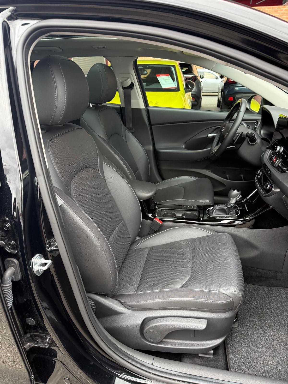 HYUNDAI i30 Wagon 1.5 T-GDi Vertex 48V MH DCT-image-3