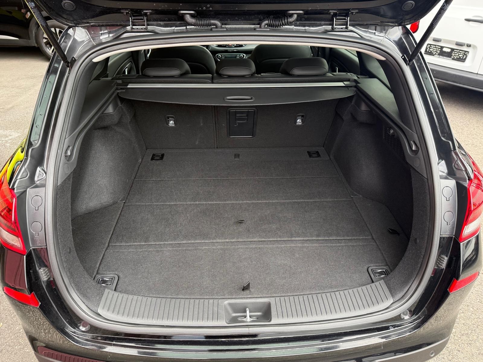 HYUNDAI i30 Wagon 1.5 T-GDi Vertex 48V MH DCT-image-7