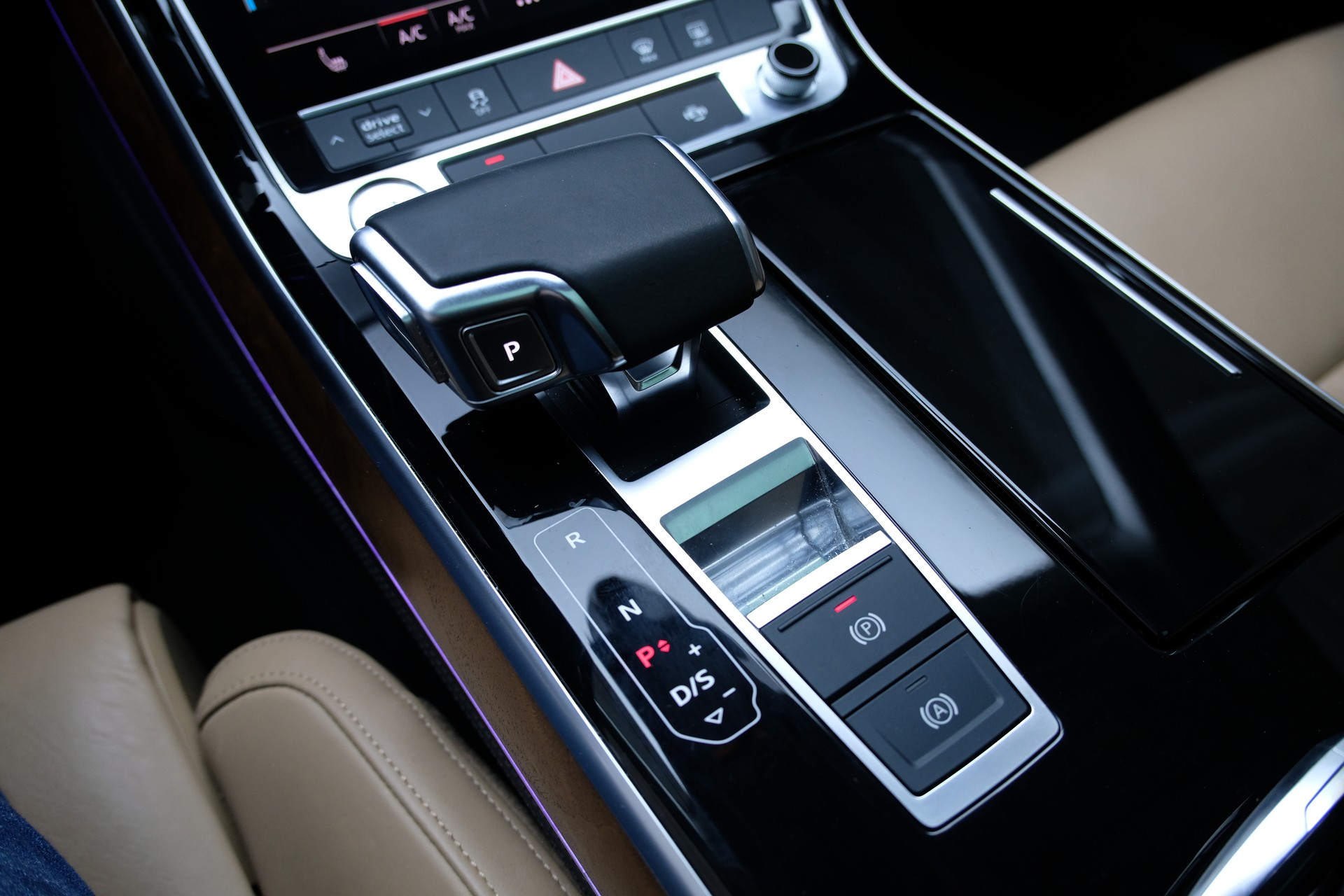 AUDI A8 55 TFSI quattro tiptronic-image-17
