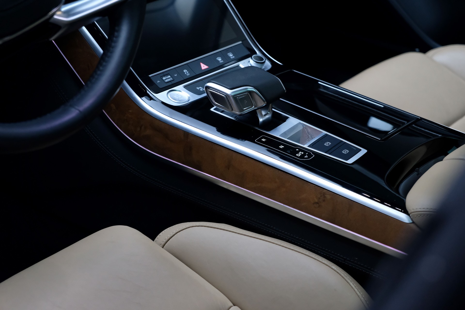 AUDI A8 55 TFSI quattro tiptronic-image-18