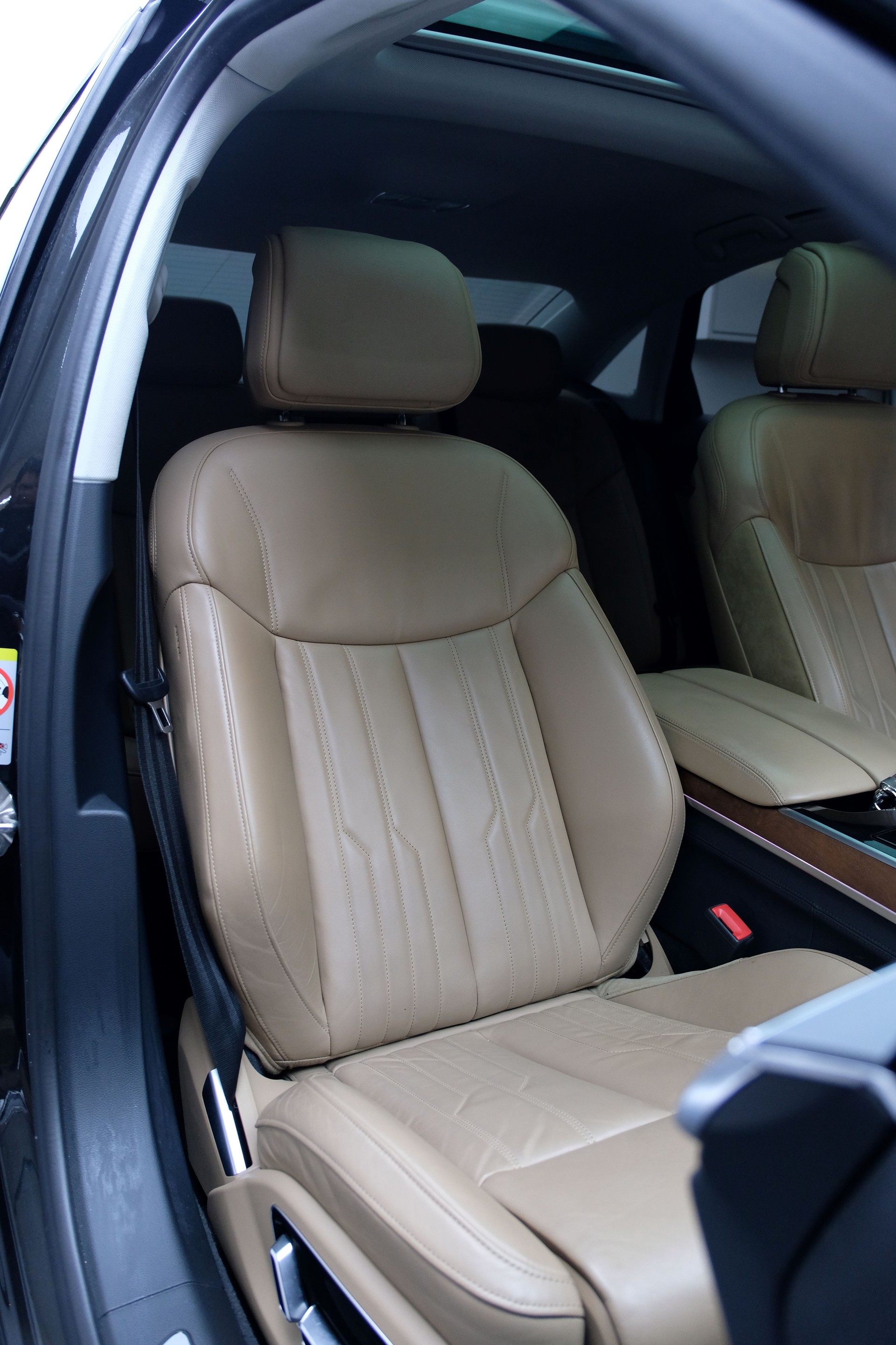 AUDI A8 55 TFSI quattro tiptronic-image-12